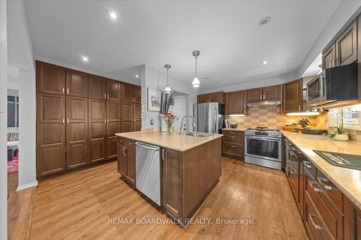 24 HACKETT Street, Ottawa, ON — photo 15