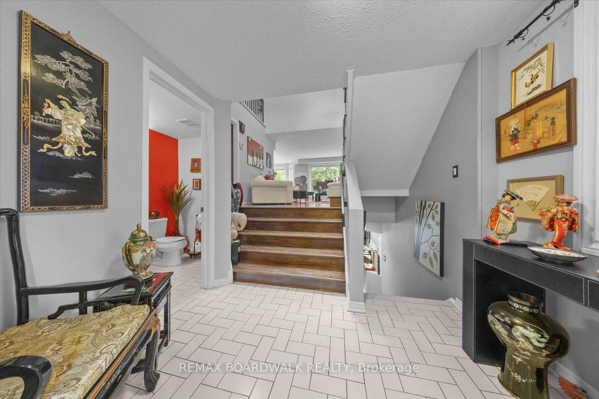 24 HACKETT Street, Ottawa, ON — photo 4