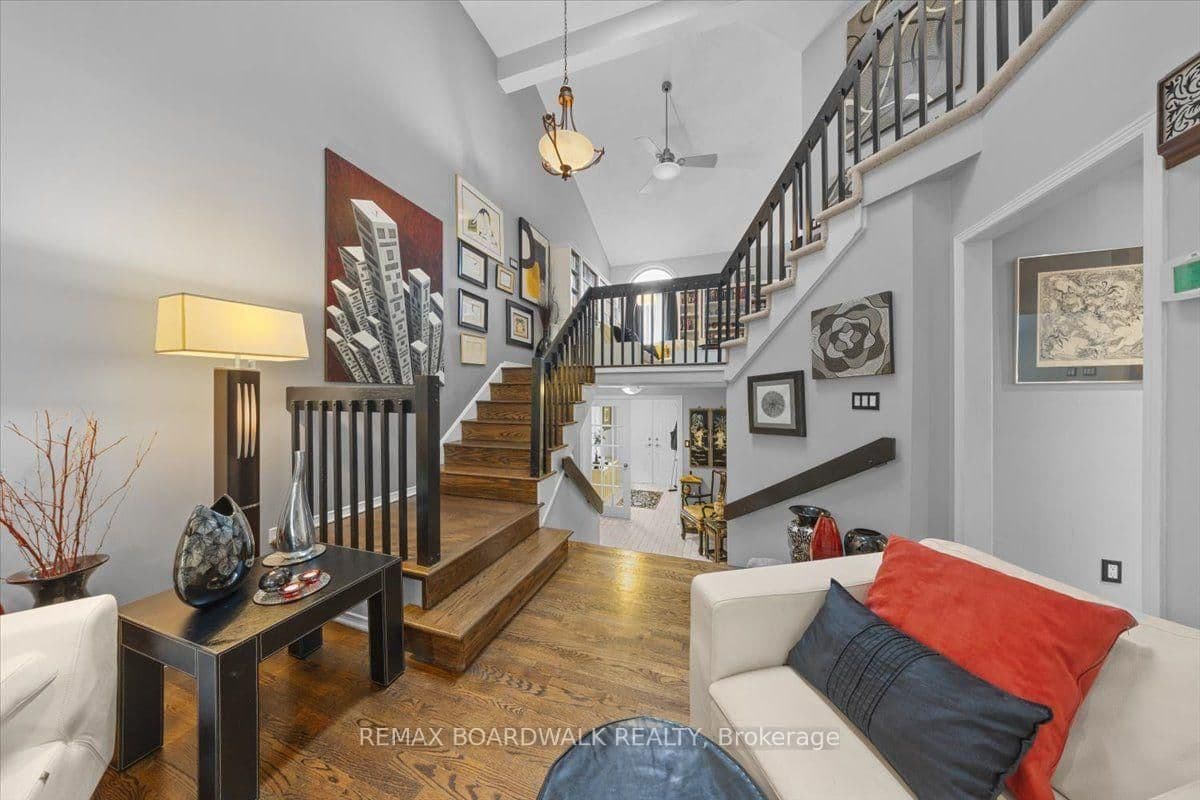 24 HACKETT Street, Ottawa, ON — photo 6