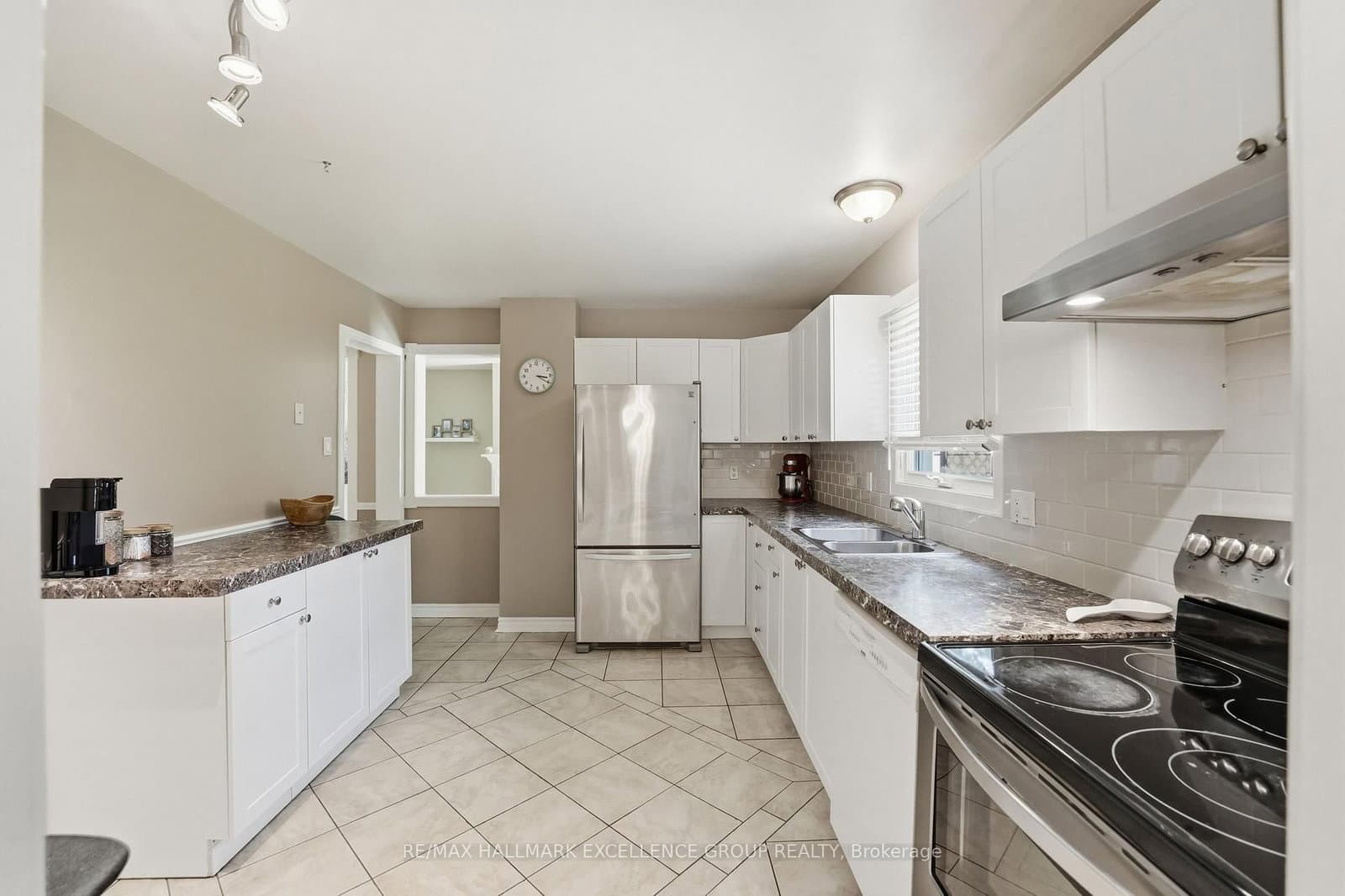 6126 Vineyard Drive, Ottawa, ON — photo 13