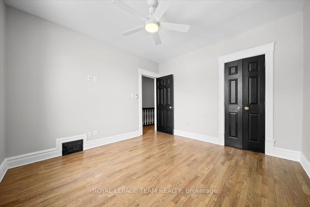 136 Elm Street, Ottawa, ON — photo 17