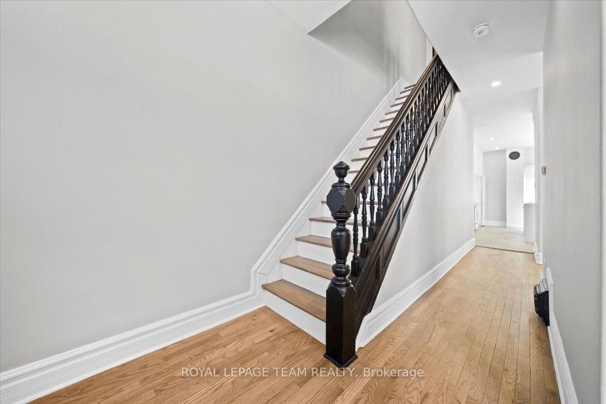 136 Elm Street, Ottawa, ON — photo 4