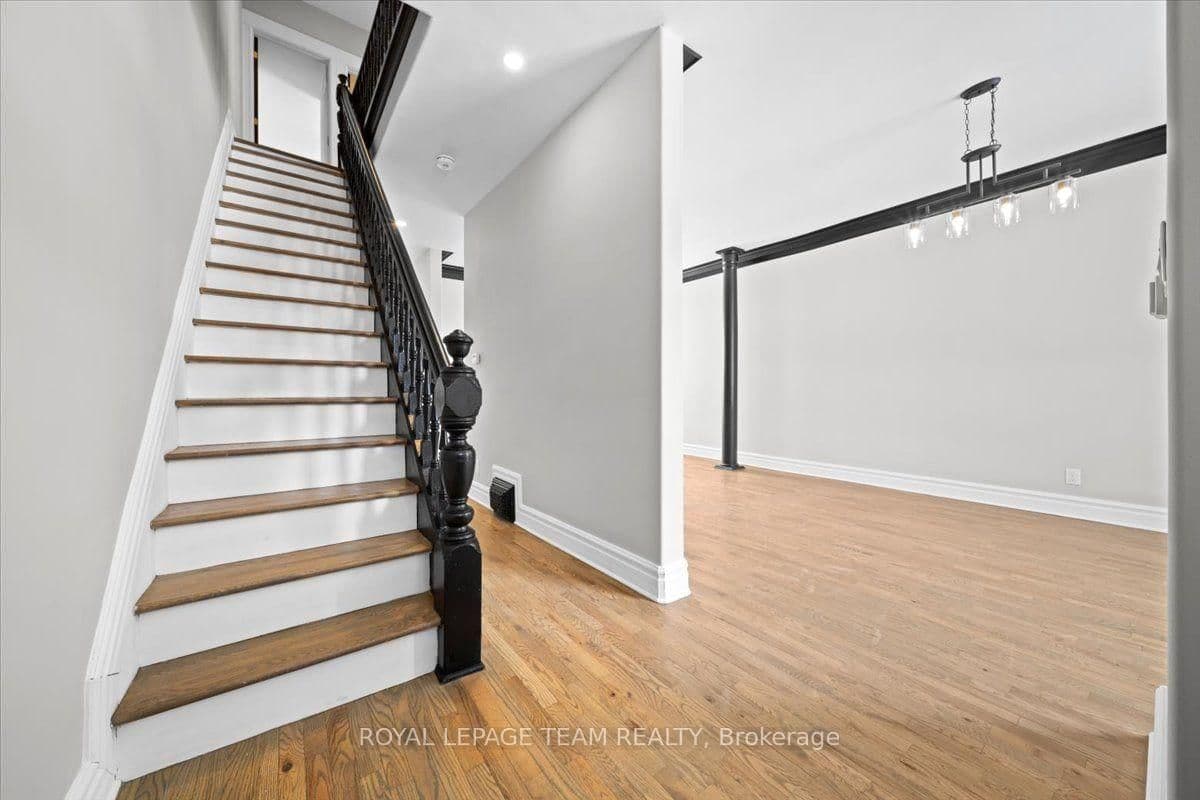 136 Elm Street, Ottawa, ON — photo 5