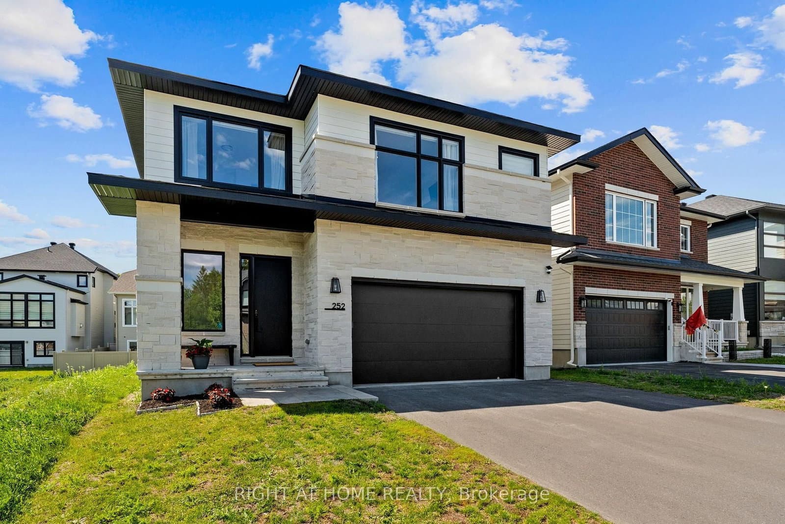 252 KETCHIKAN Crescent, Kanata, ON — photo 2