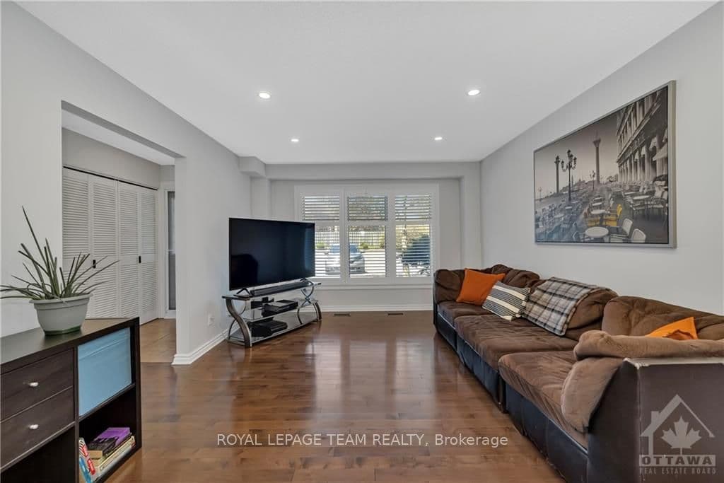 157 HUNTRIDGE, Ottawa, ON — photo 3