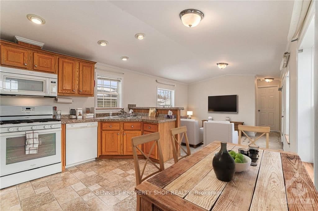 37 VANIER Road, Nepean, ON — photo 3