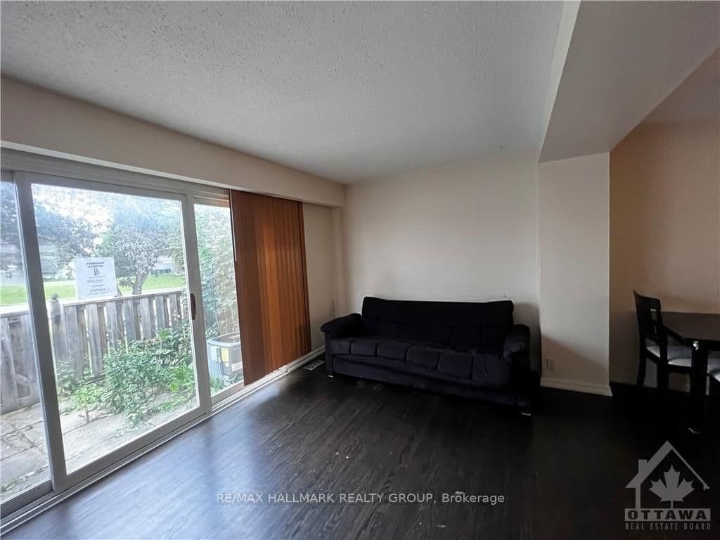 85 HADLEY Circle, Ottawa, ON — photo 2
