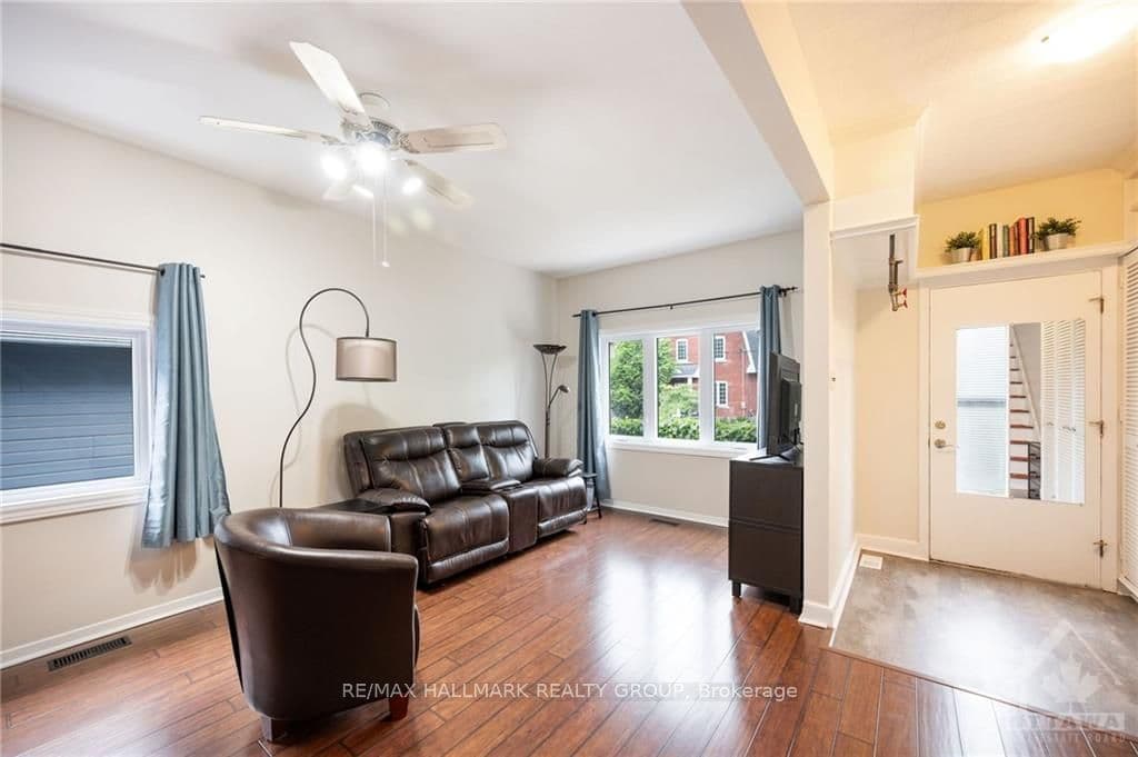 371 WHITBY Avenue, Ottawa, ON — photo 3
