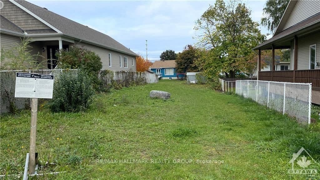 1673 KINDERSLEY Avenue, Orleans, ON