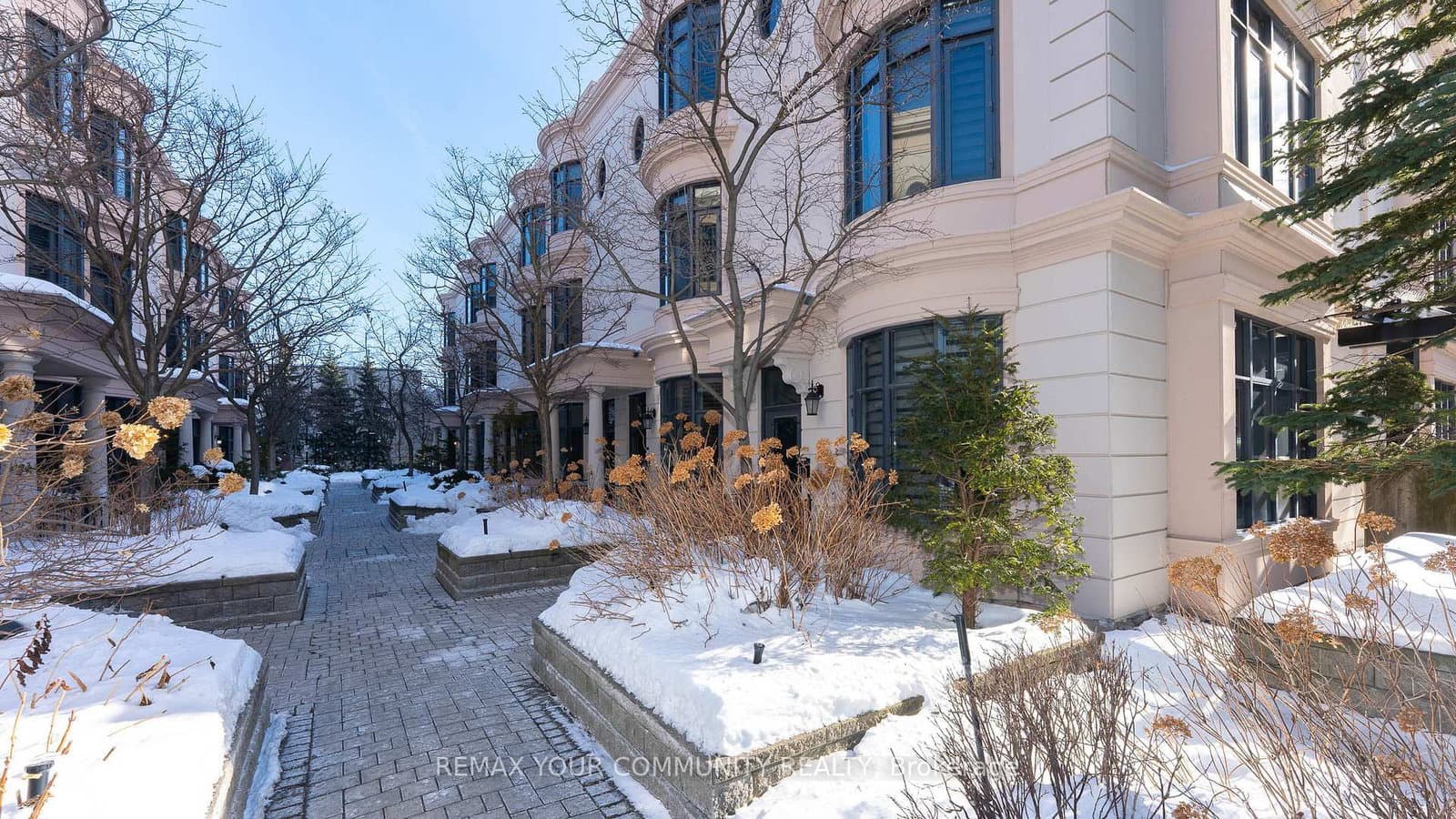 18 - 27 Elkhorn Drive, Toronto, ON — photo 2