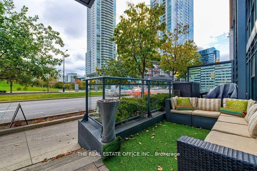 G9 - 112 Fort York Boulevard, Toronto, ON
