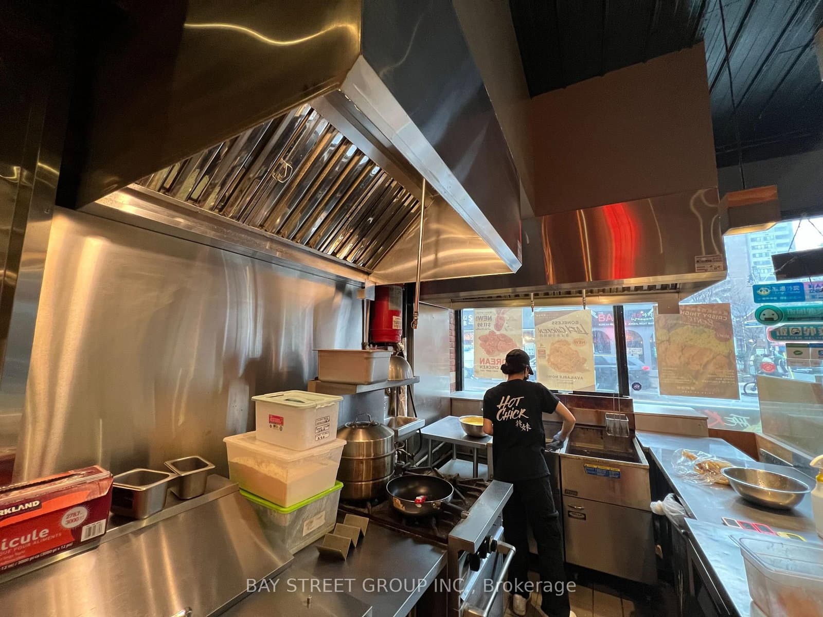 692 Yonge Street, Toronto, ON — photo 3