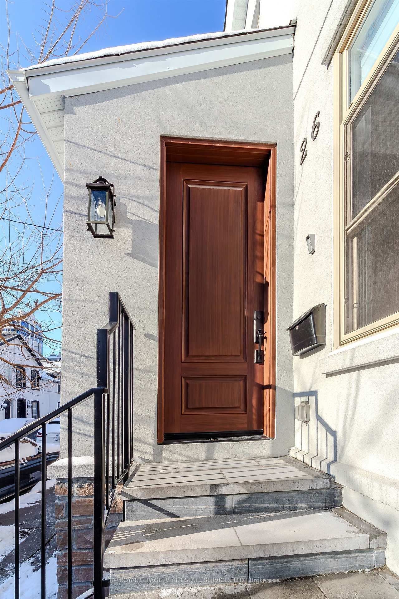 26 Bishop Street, Toronto, ON — photo 2
