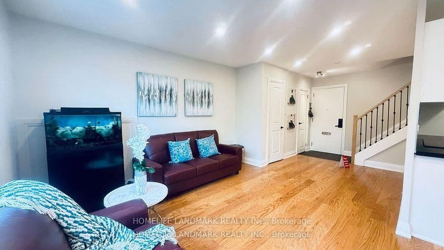 213 - 5879 Bathurst Street, Toronto, ON — photo 3