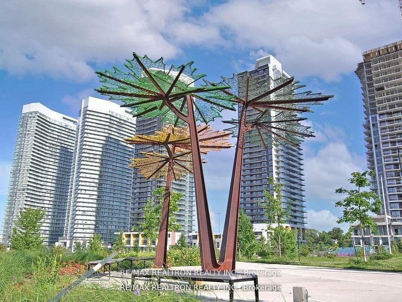 Th515 - 95 McMahon Drive, Toronto, ON