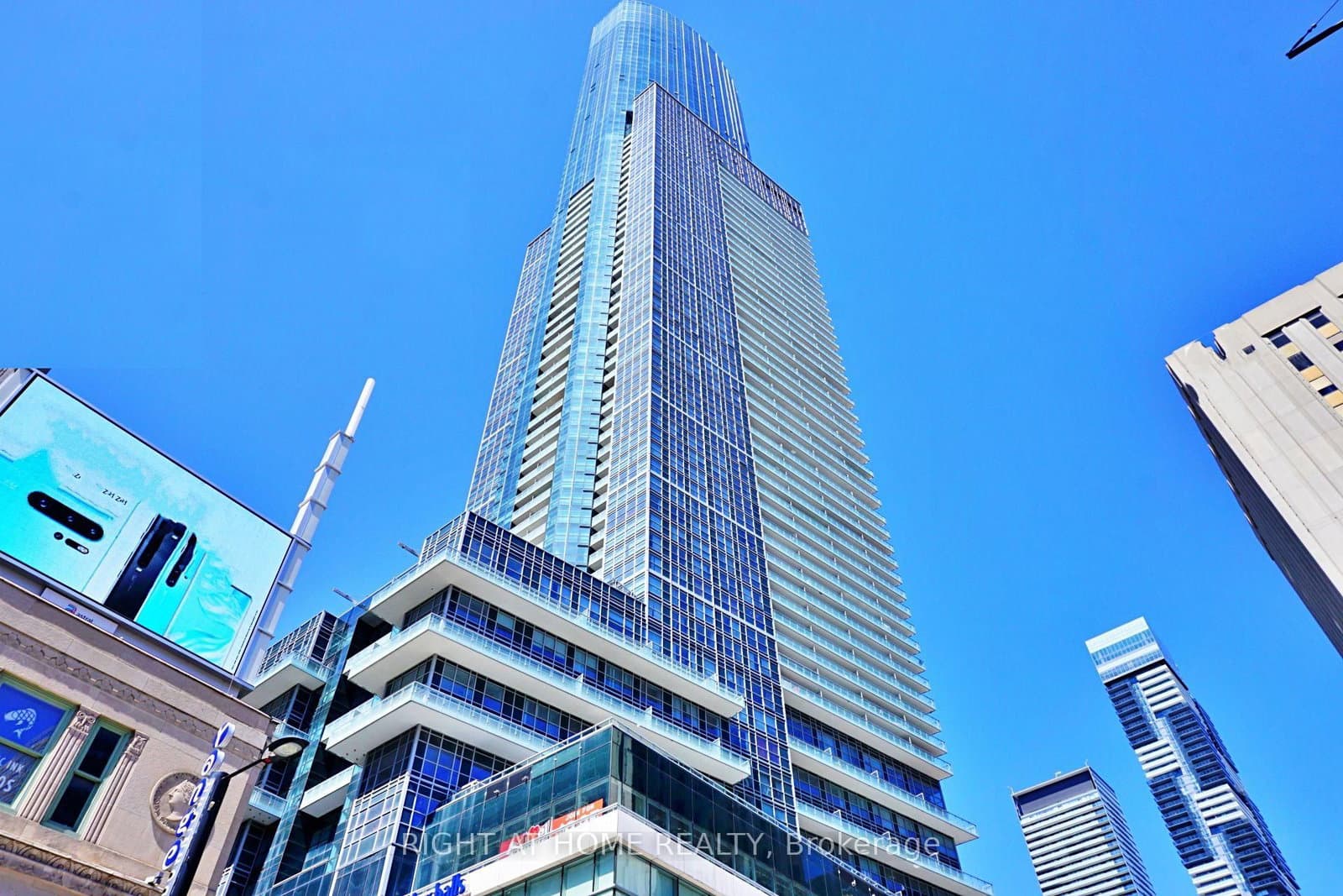4207 - 386 Yonge Street, Toronto, ON