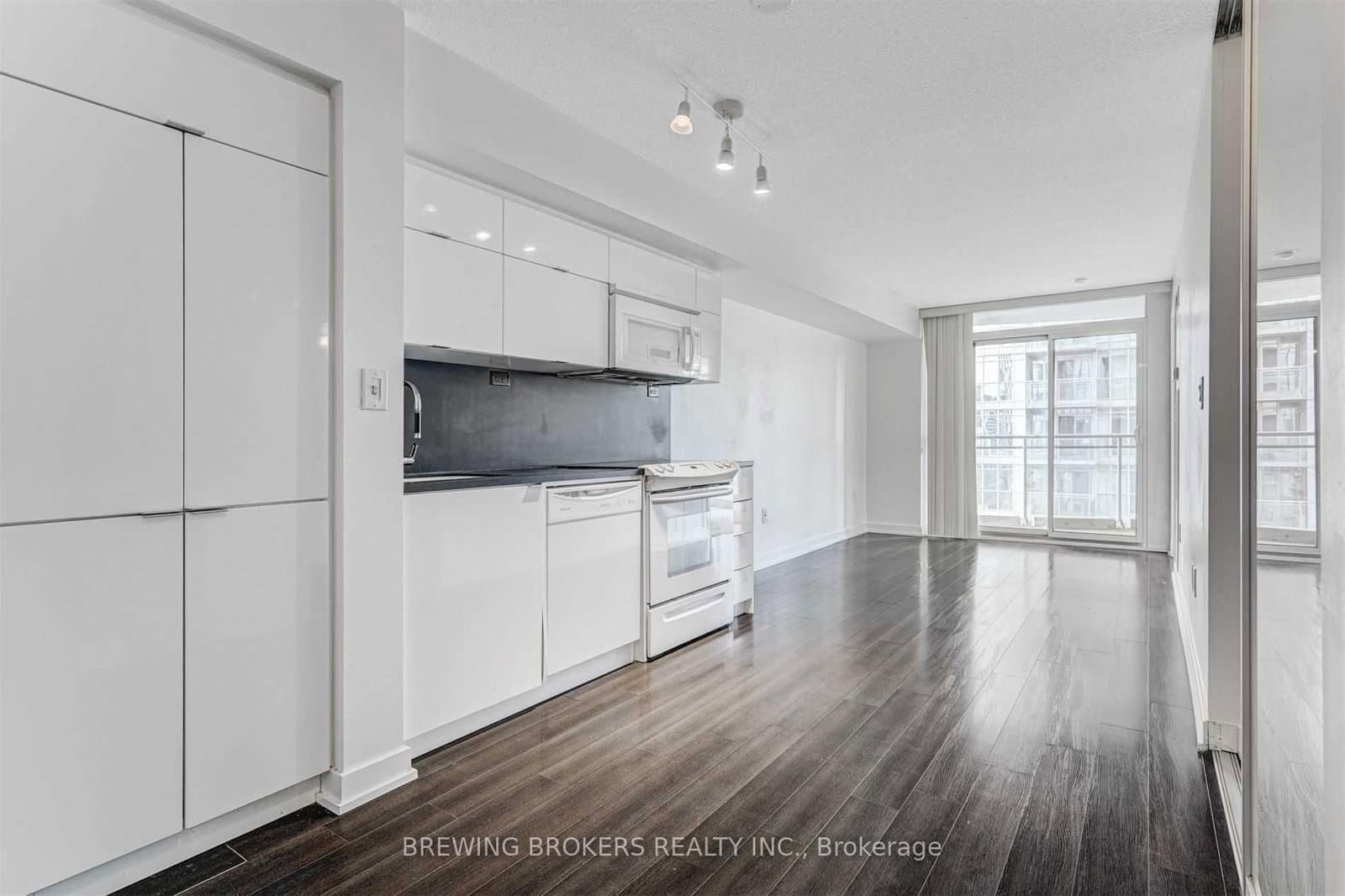 1903 - 21 Iceboat Terrace, Toronto, ON — photo 2