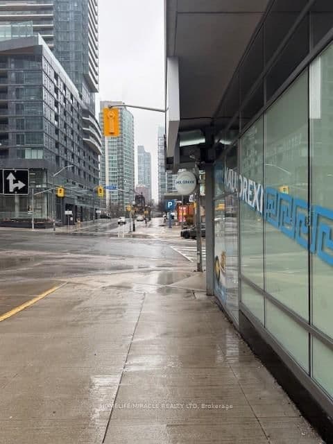 333 Bremner Boulevard, Toronto, ON