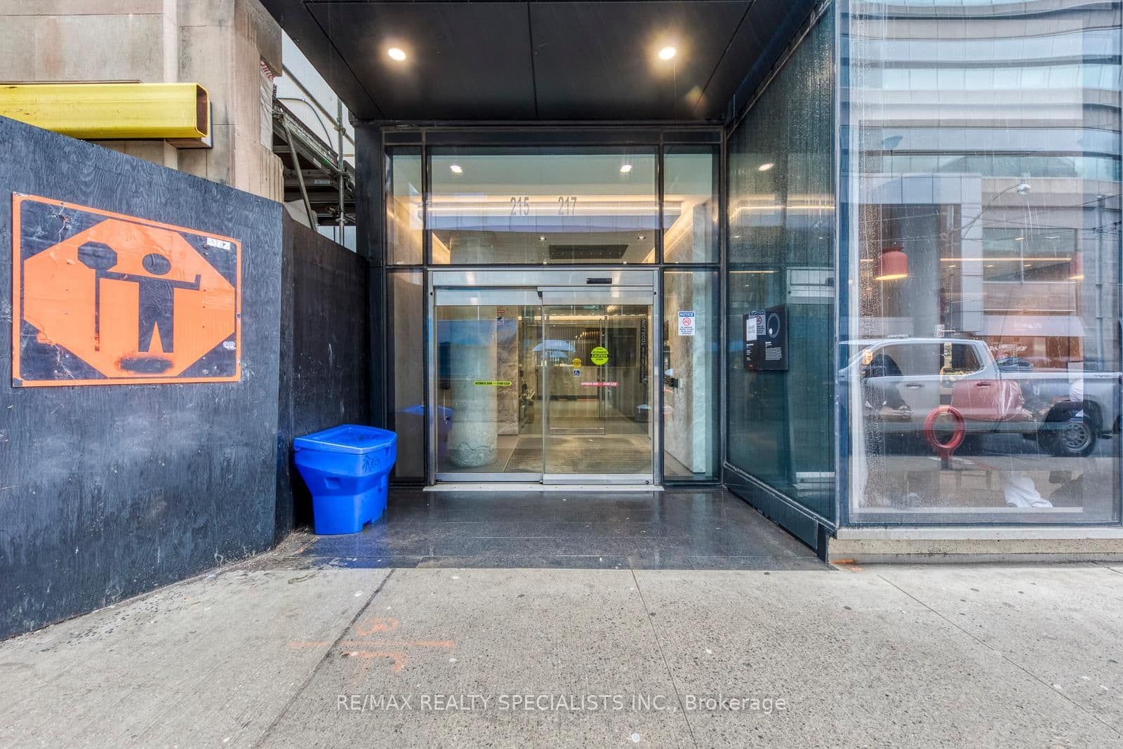 1405 - 215 Queen Street, Toronto, ON — photo 2