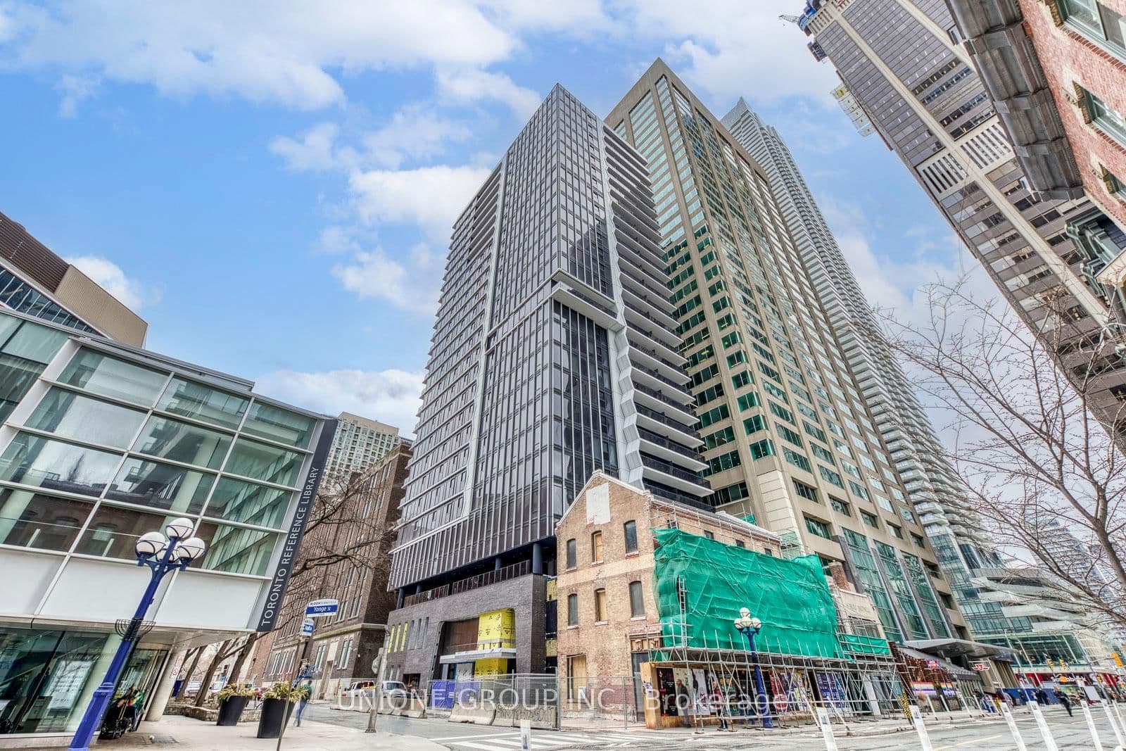 2002 - 771 Yonge Street, Toronto, ON