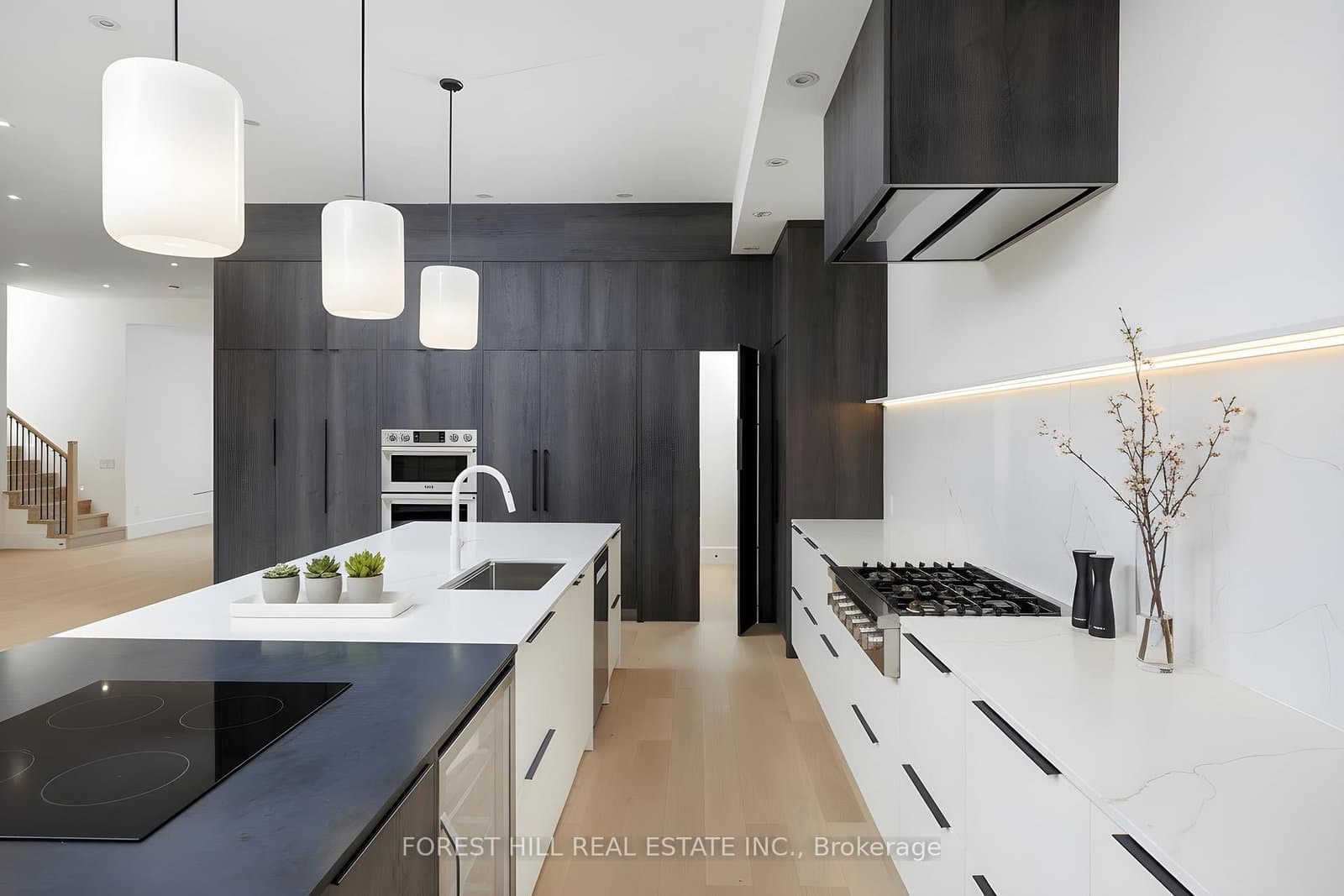 170 Ranee Avenue, Toronto, ON — photo 2