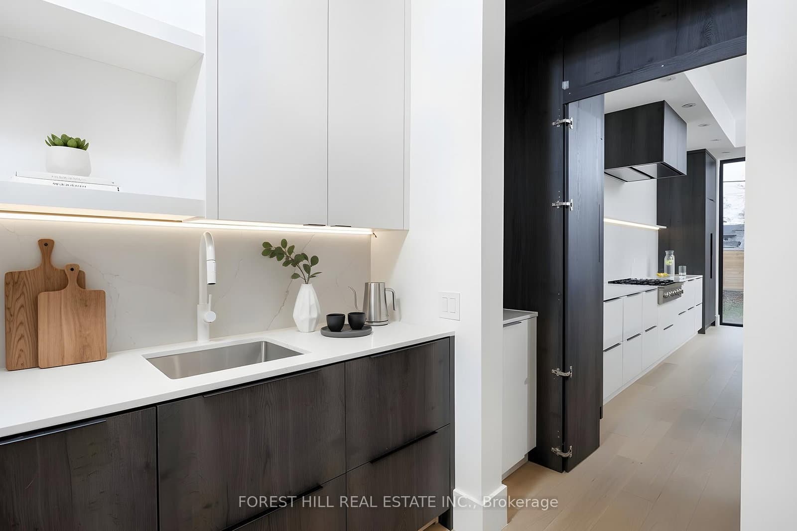 170 Ranee Avenue, Toronto, ON — photo 3