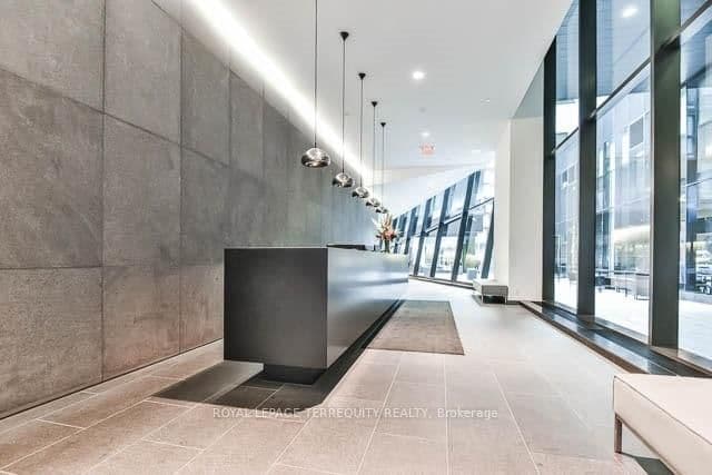215 - 629 King Street, Toronto, ON — photo 2