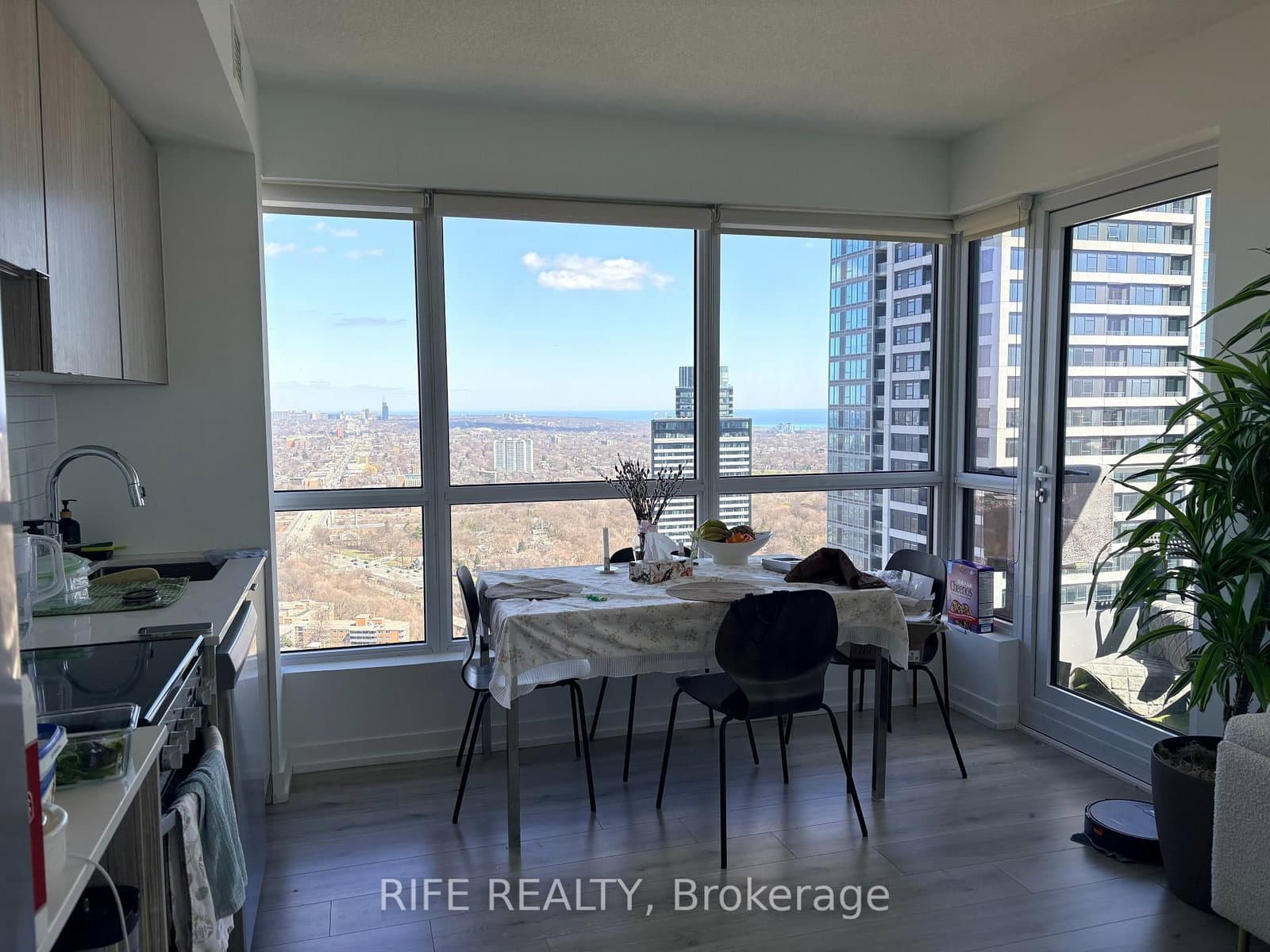 4010 - 395 Bloor Street, Toronto, ON