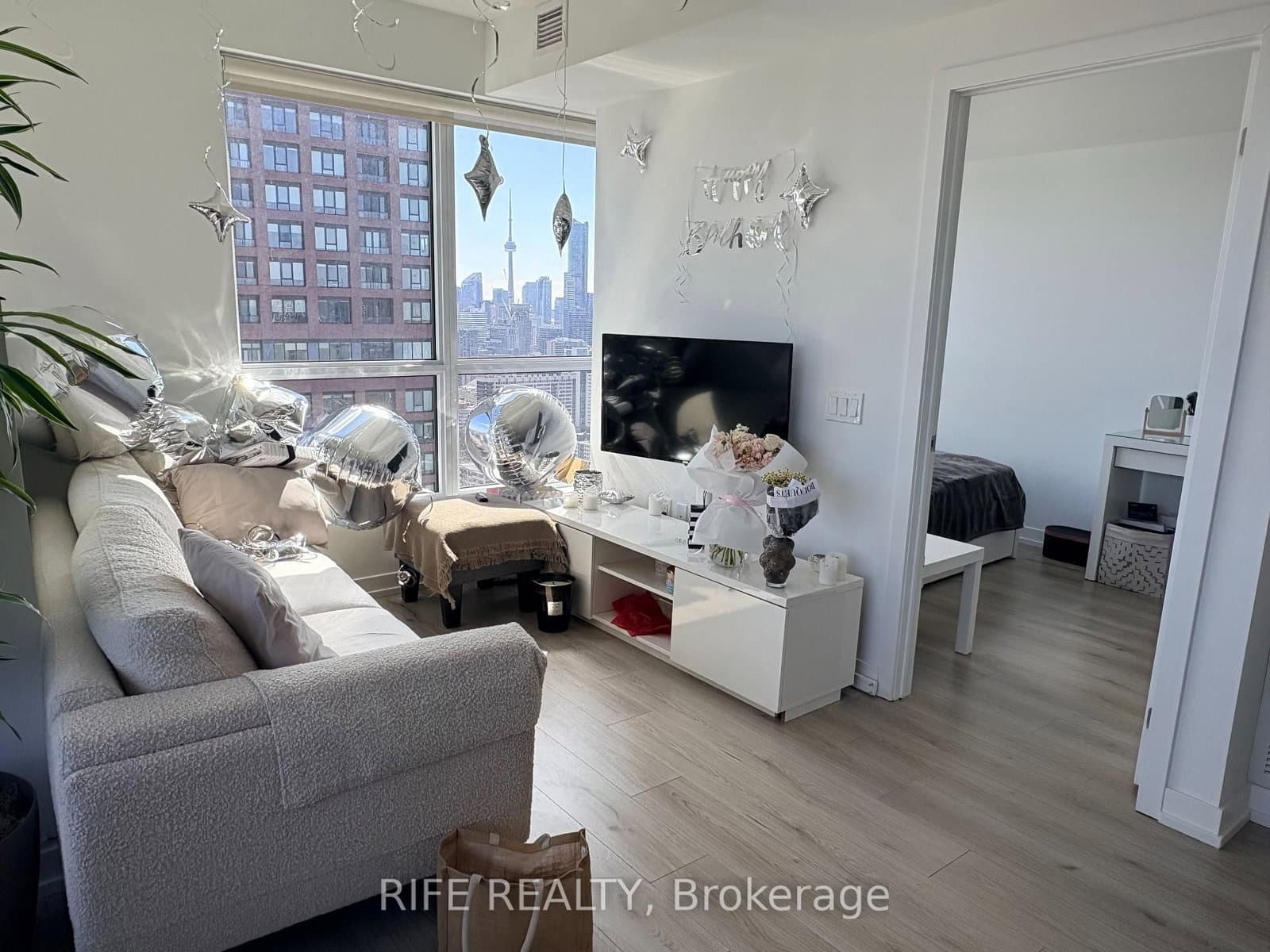 4010 - 395 Bloor Street, Toronto, ON — photo 2