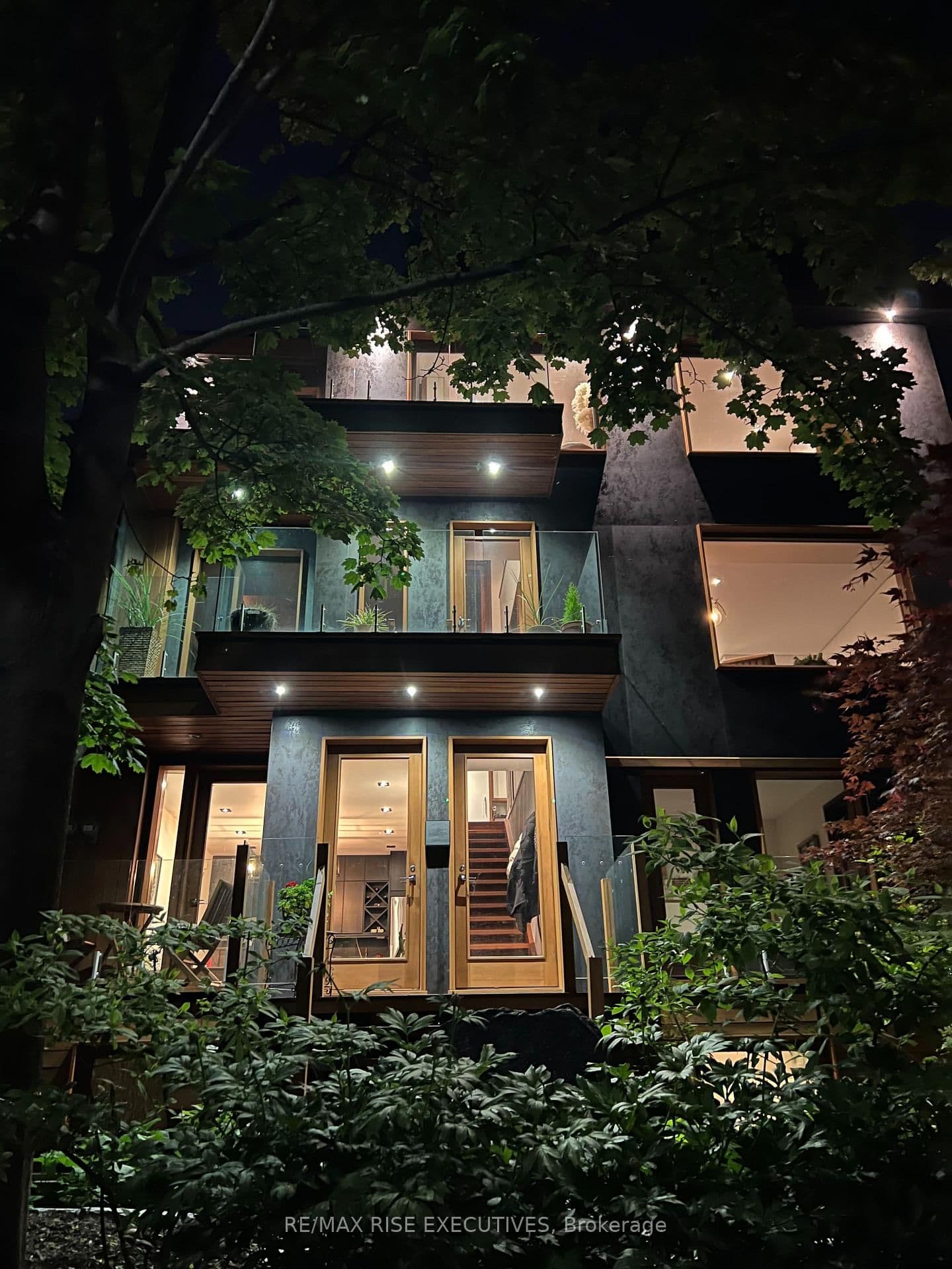 32 Regal Road, Toronto, ON — photo 3