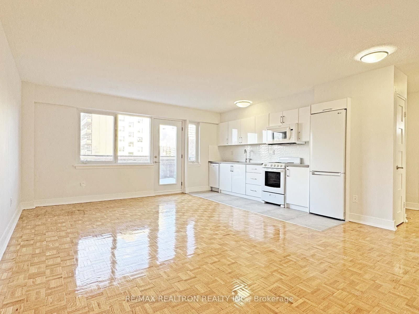 601 - 95 Lawton Boulevard, Toronto, ON — photo 2
