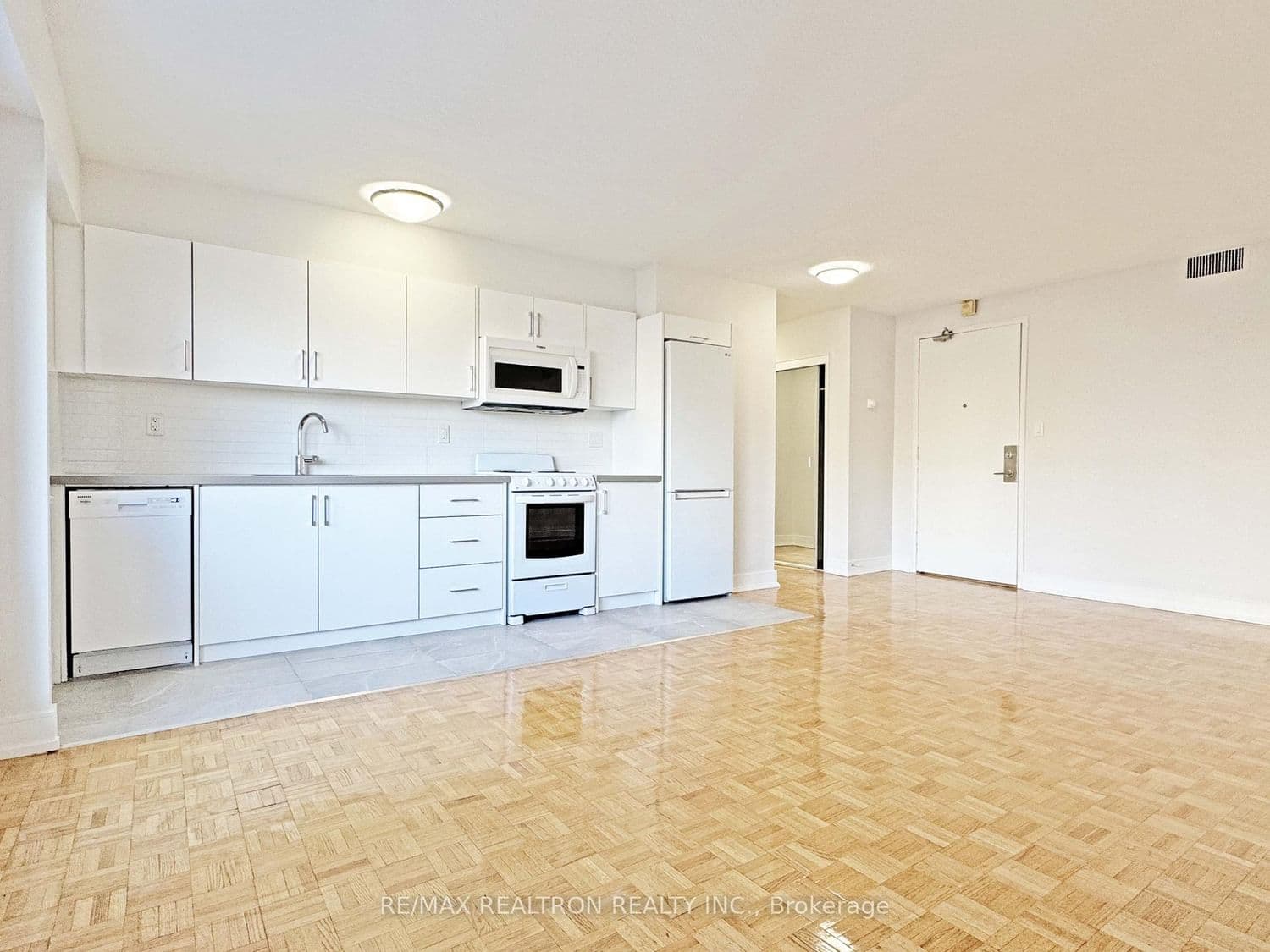 601 - 95 Lawton Boulevard, Toronto, ON — photo 3