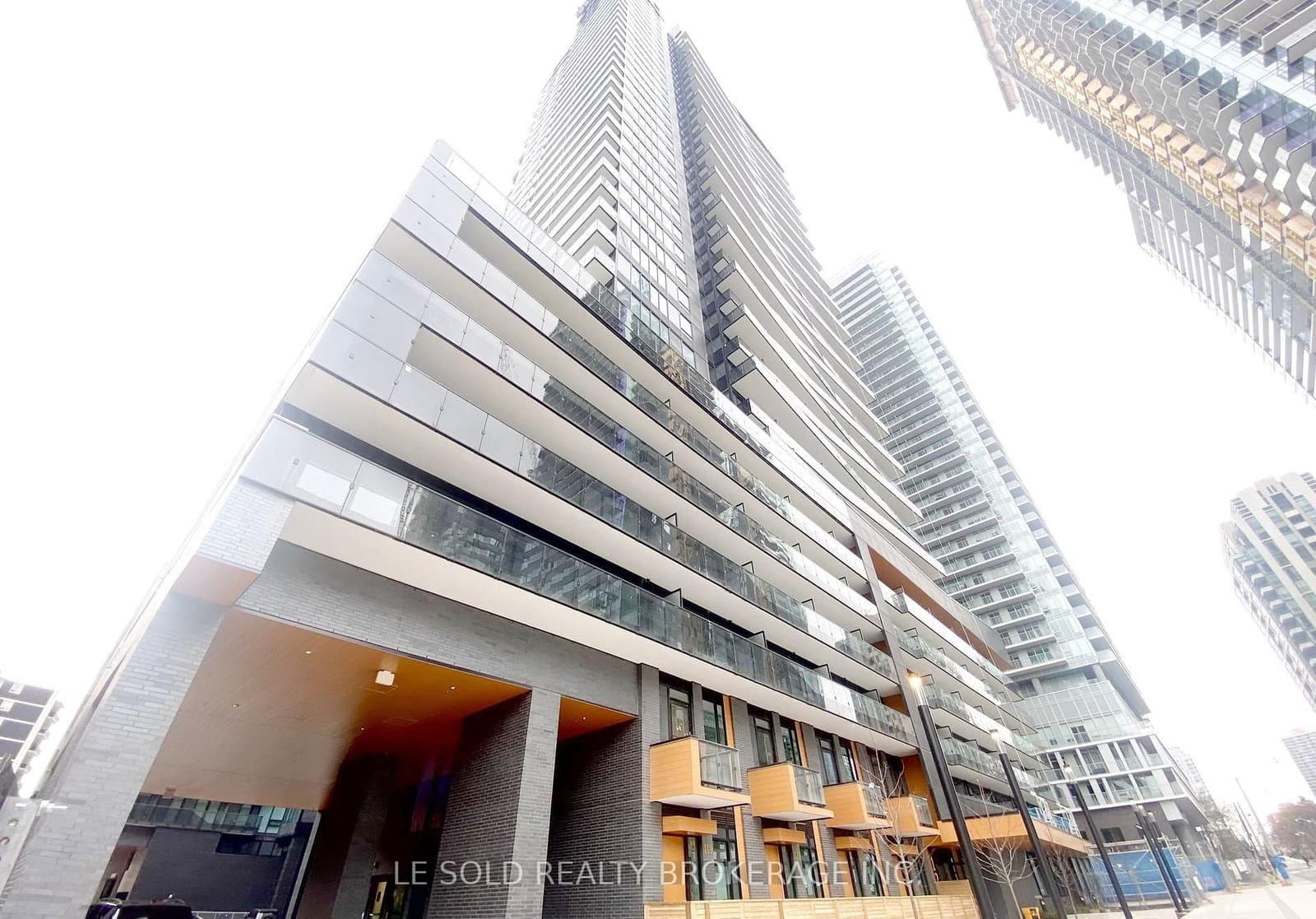 704 Room#4 - 127 Broadway Avenue, Toronto, ON