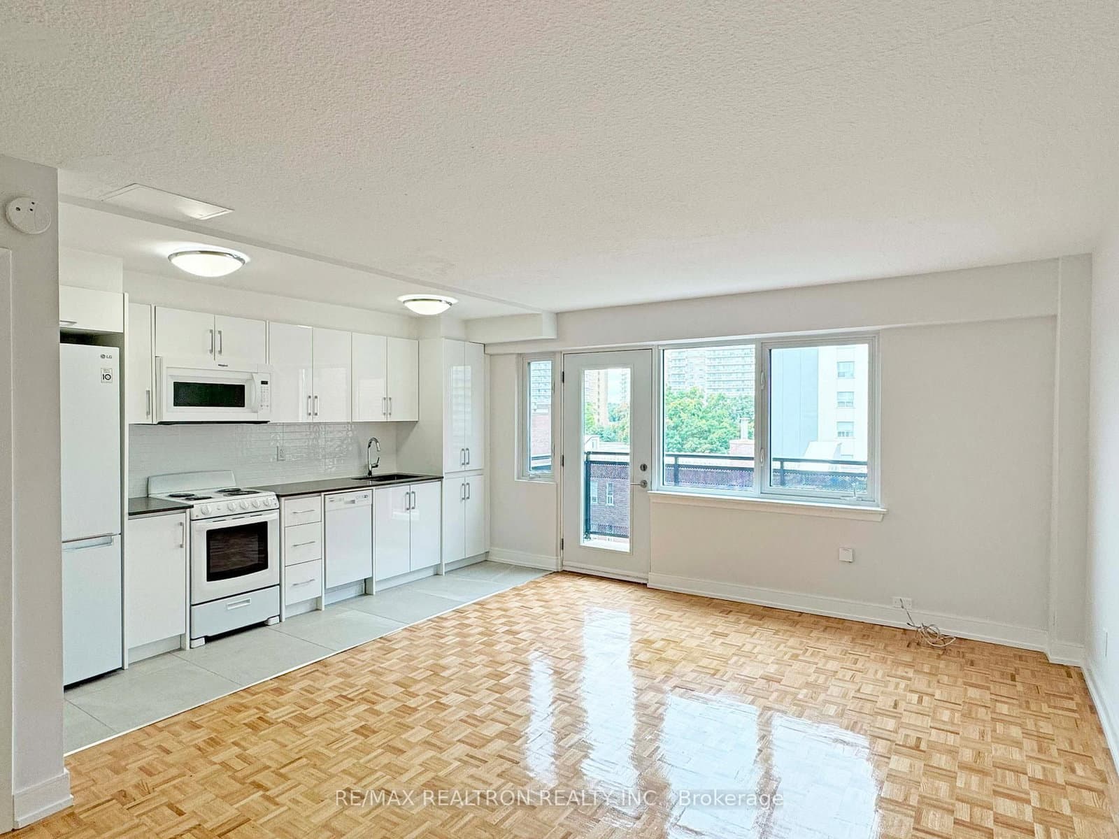 503 - 95 Lawton Boulevard, Toronto, ON — photo 2