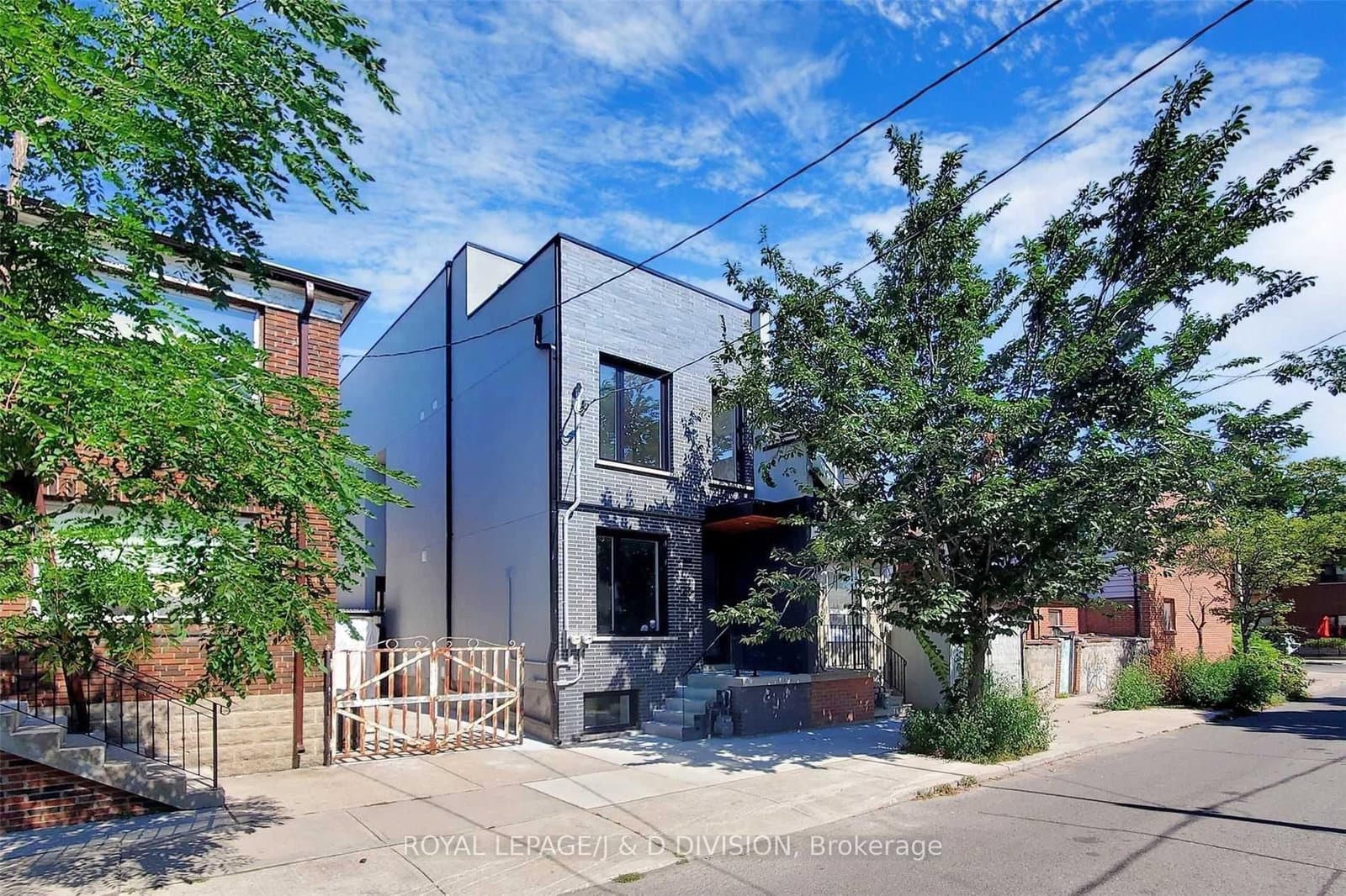 Lower - 26 Henderson Avenue, Toronto, ON — photo 2