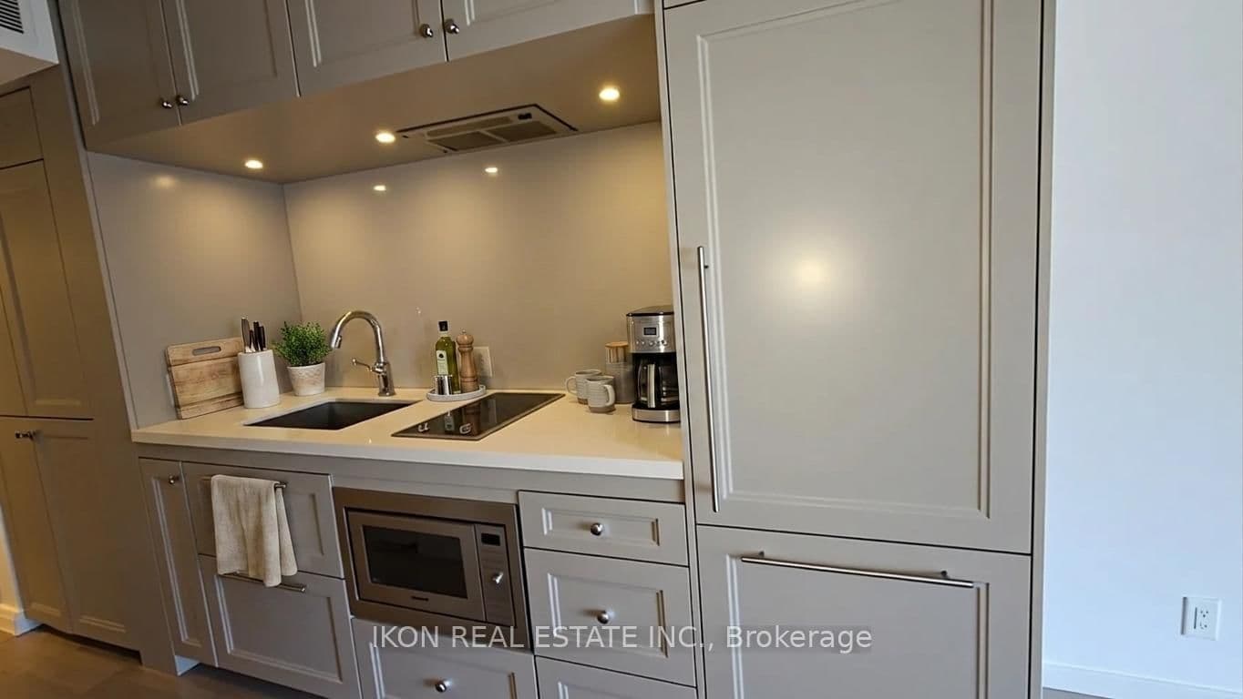 1013 - 155 Yorkville Avenue, Toronto, ON — photo 2
