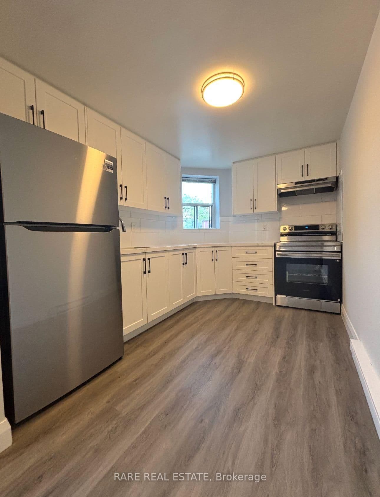 4 - 99 Bellevue Avenue, Toronto, ON