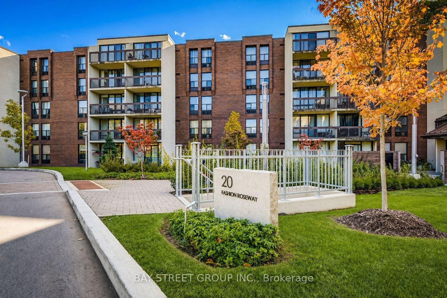 502 - 20 Fashion Roseway, Toronto, ON — photo 2
