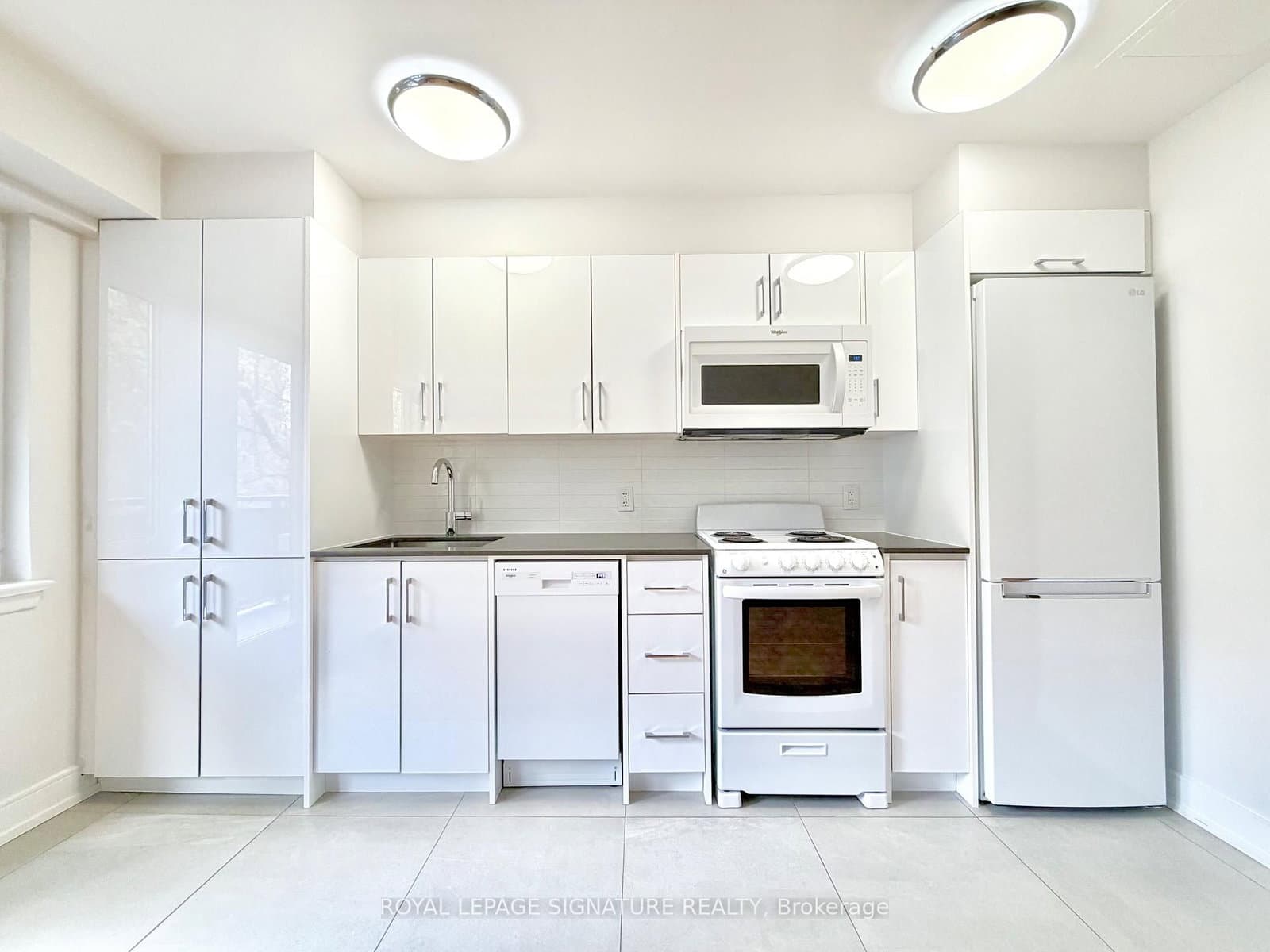 203 - 95 Lawton Boulevard, Toronto, ON — photo 3