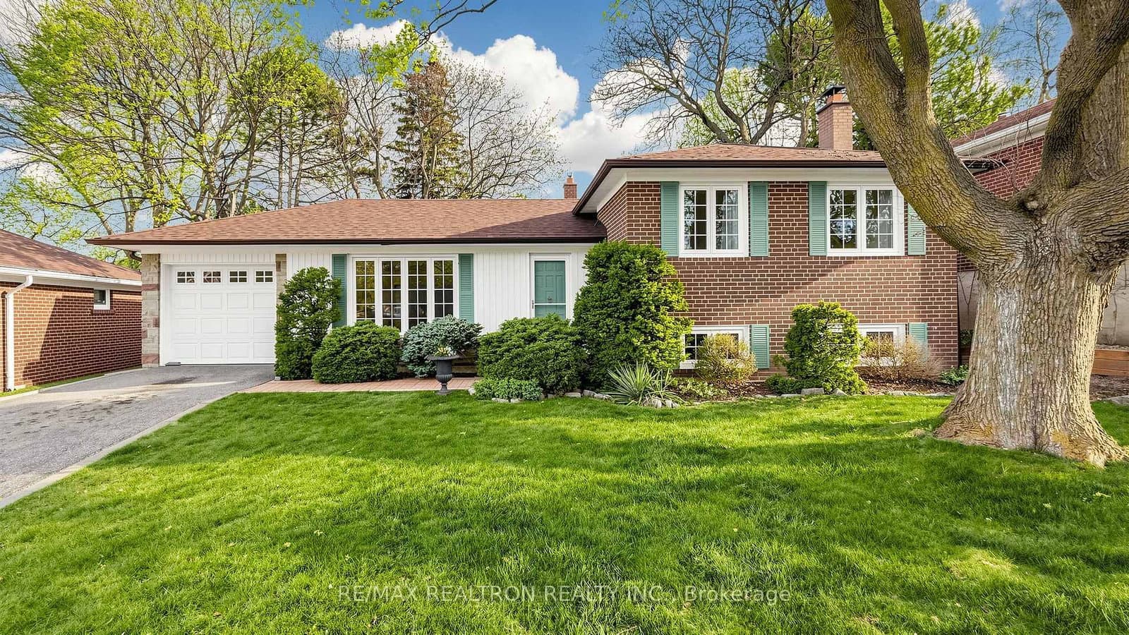 42 Resolution Crescent, Toronto, ON — photo 2
