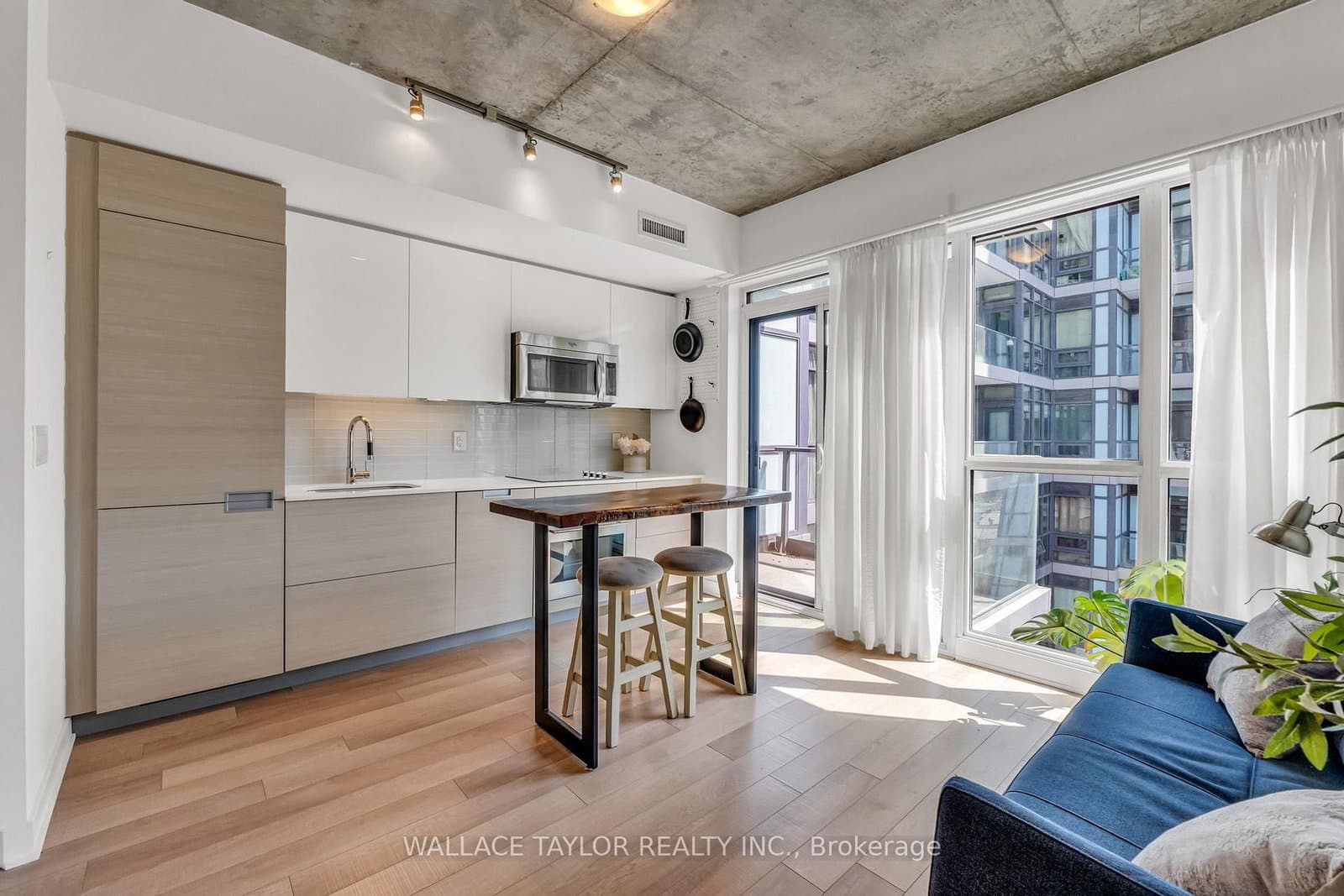 1702 - 210 Simcoe Street, Toronto, ON