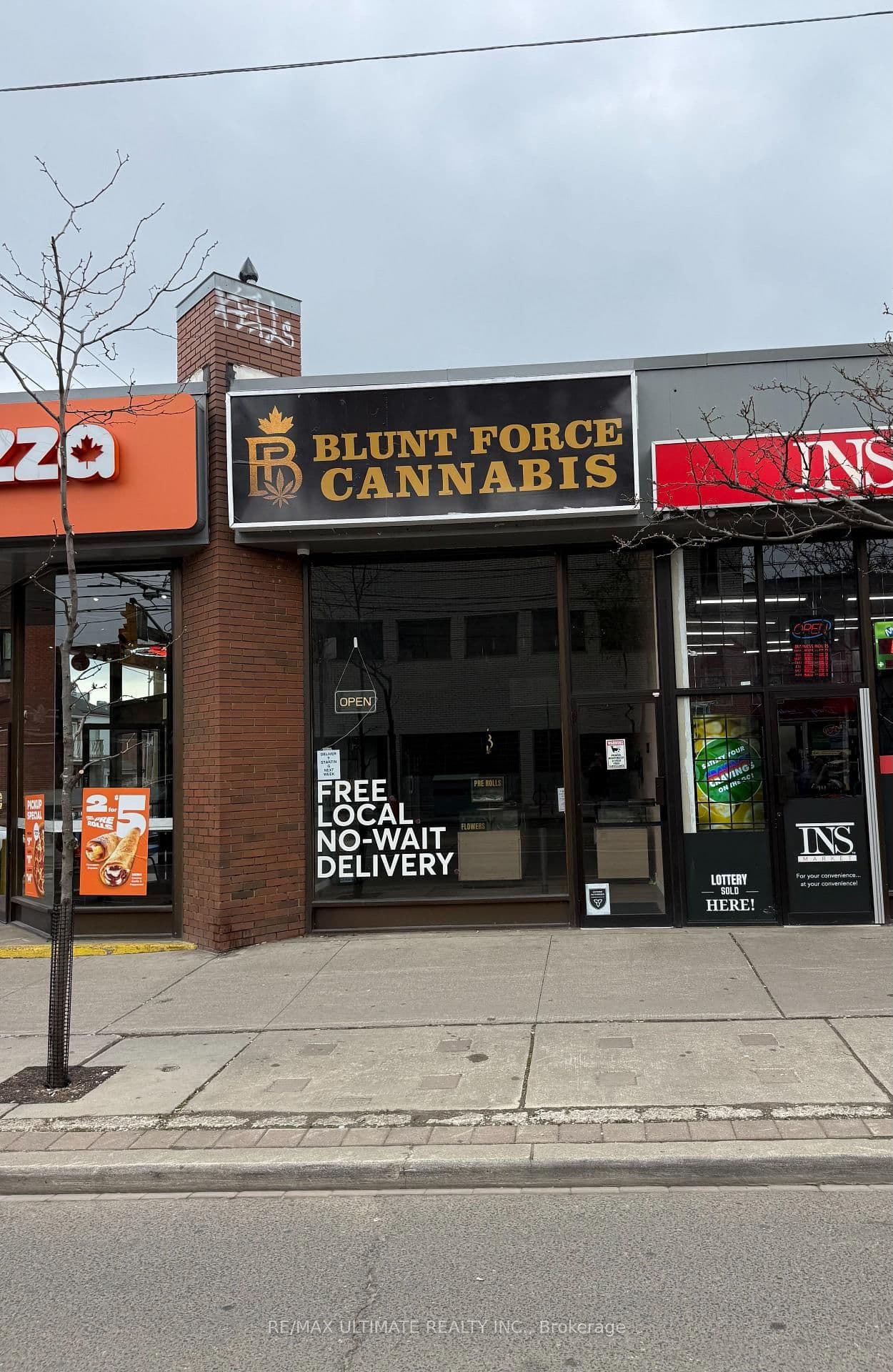 2 - 811 Dundas Street, Toronto, ON