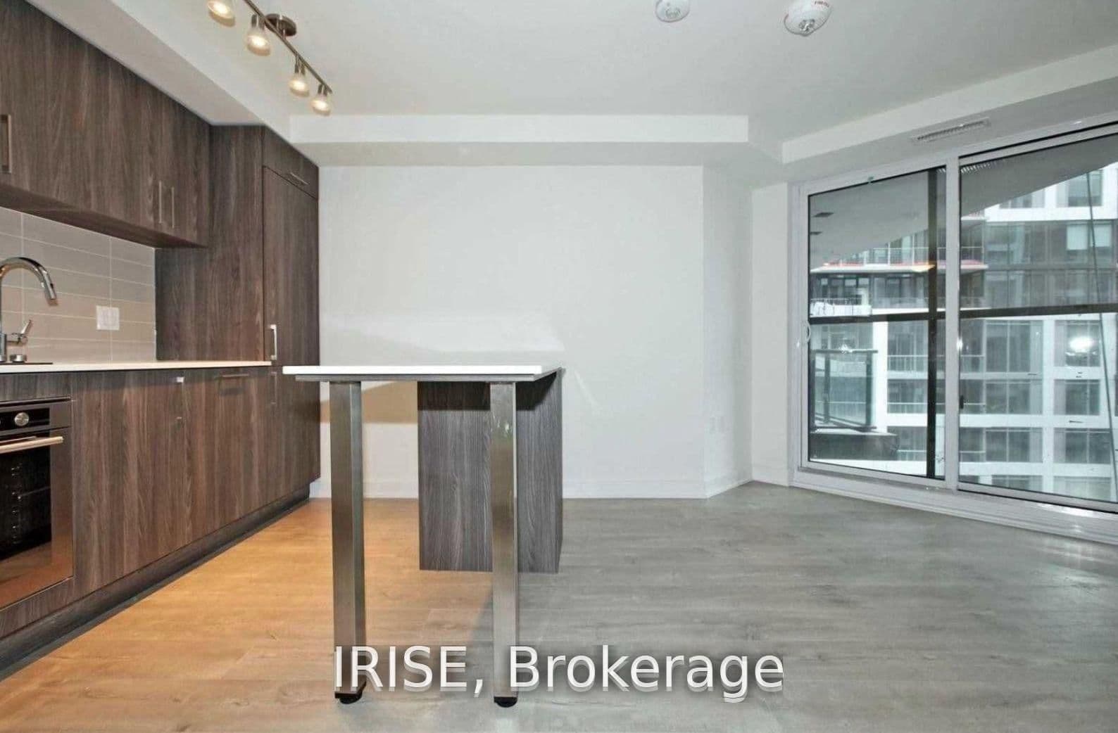 813e - 576 Front Street, Toronto, ON