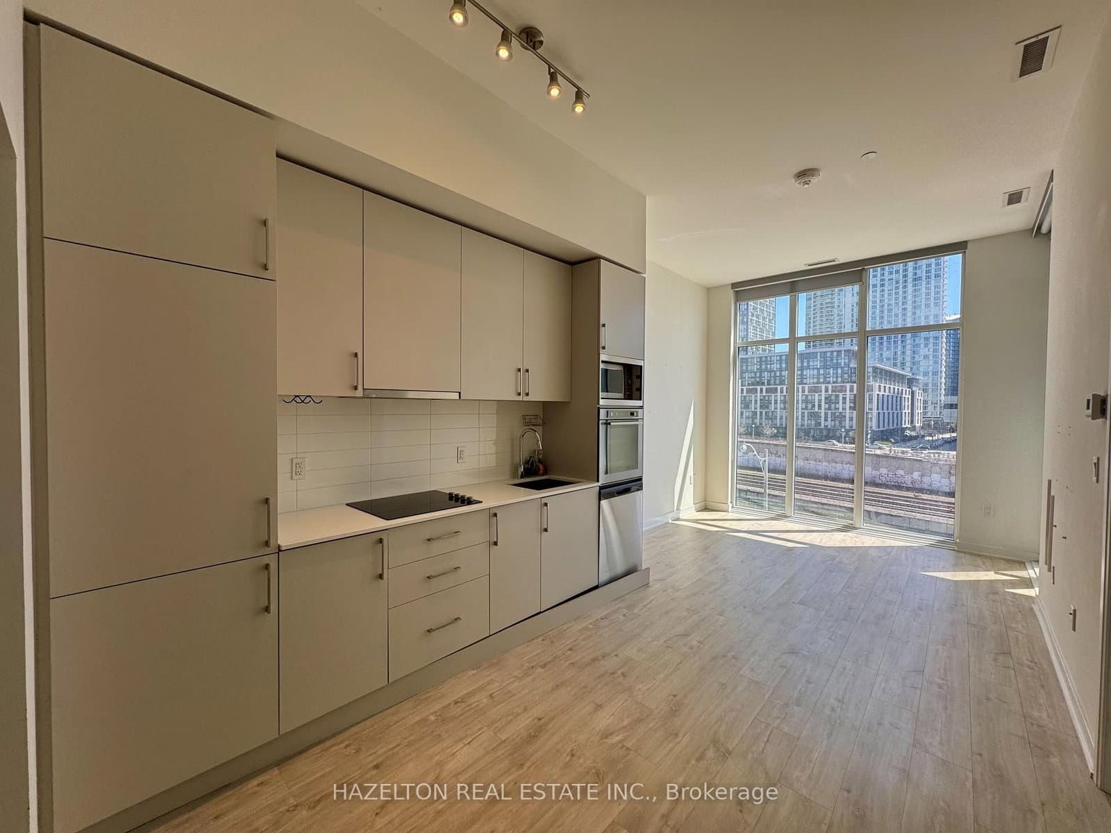 201E - 576 Front Street, Toronto, ON
