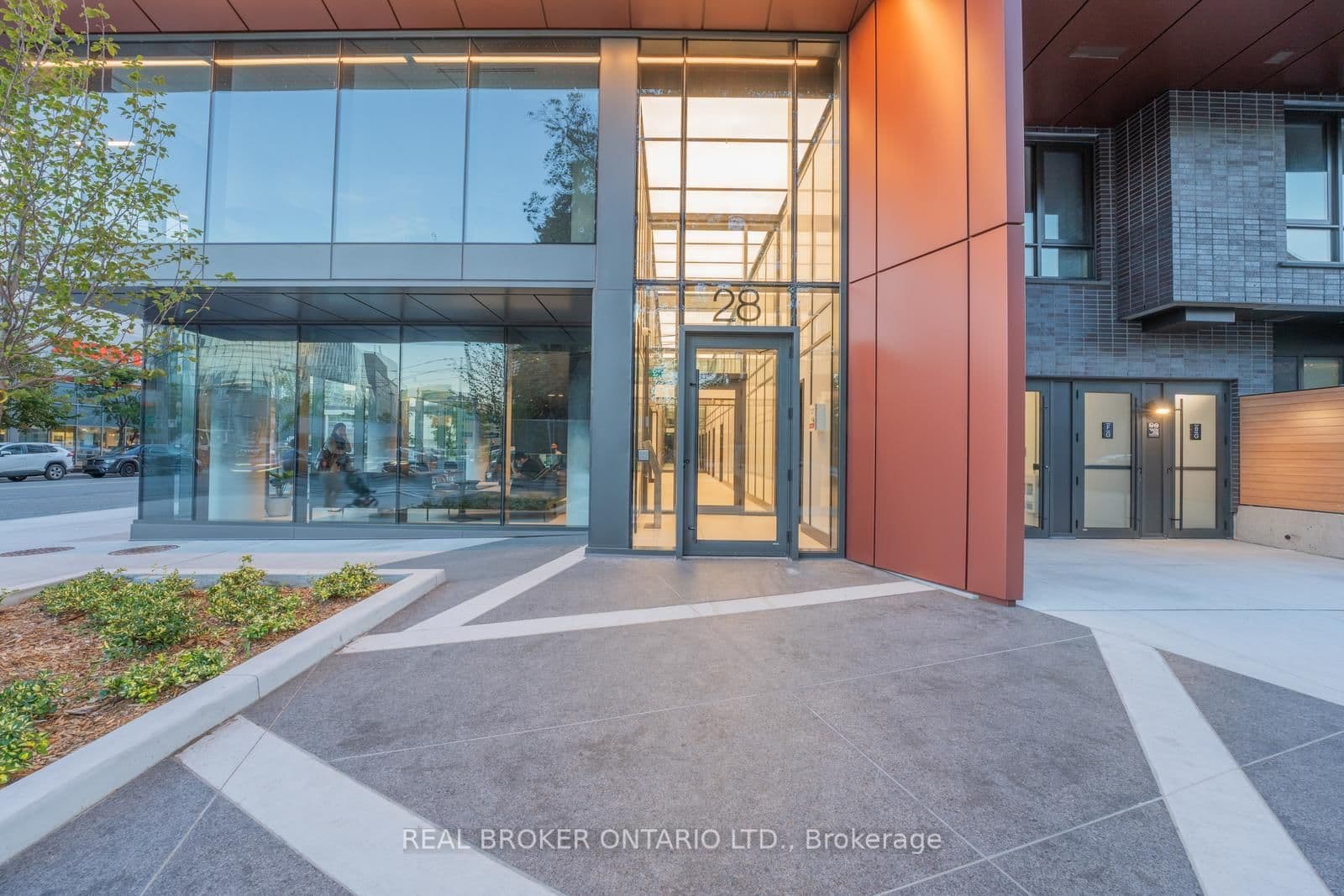 LPH16 - 28 Eastern Avenue, Toronto, ON — photo 2