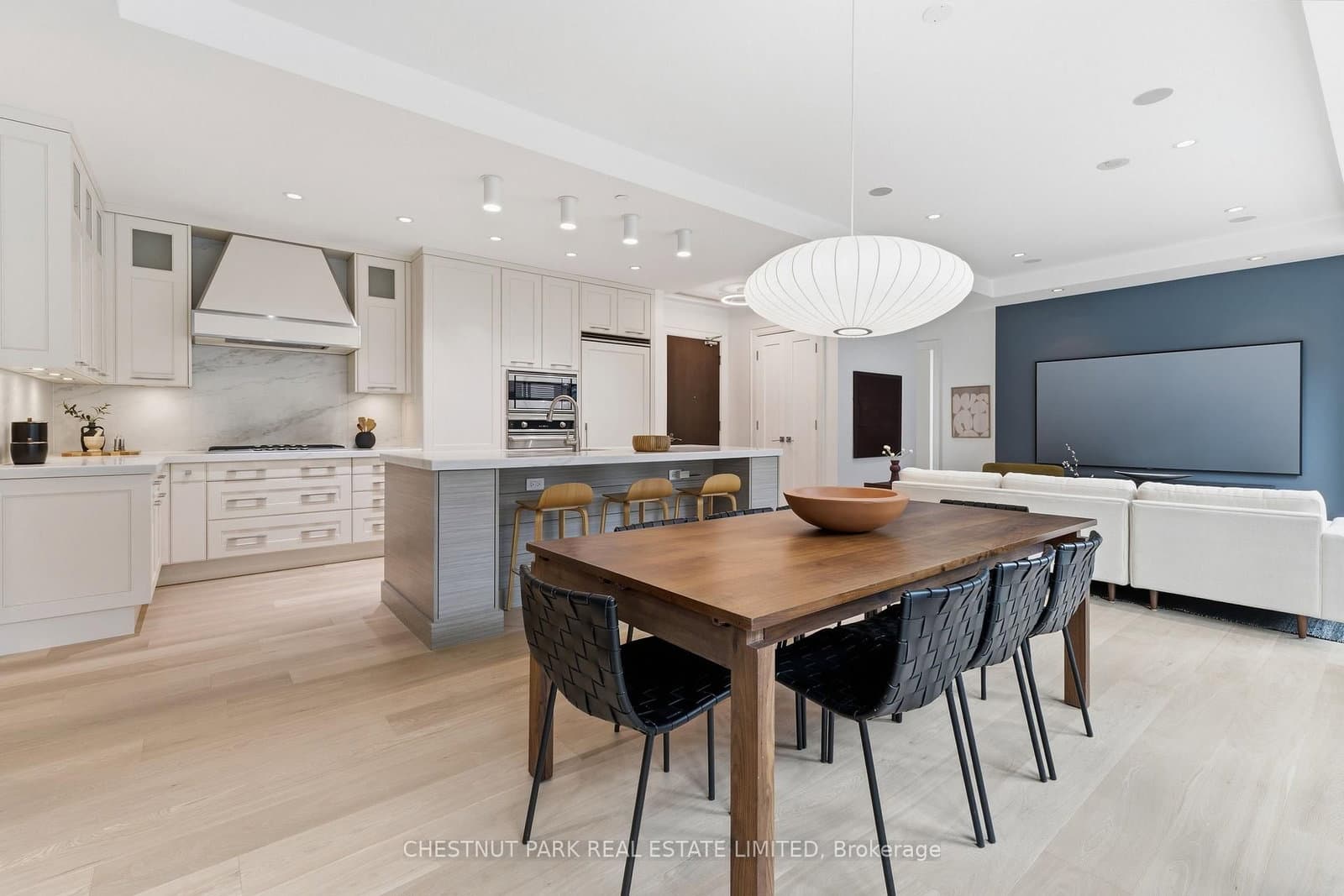 1002 - 77 Charles Street, Toronto, ON