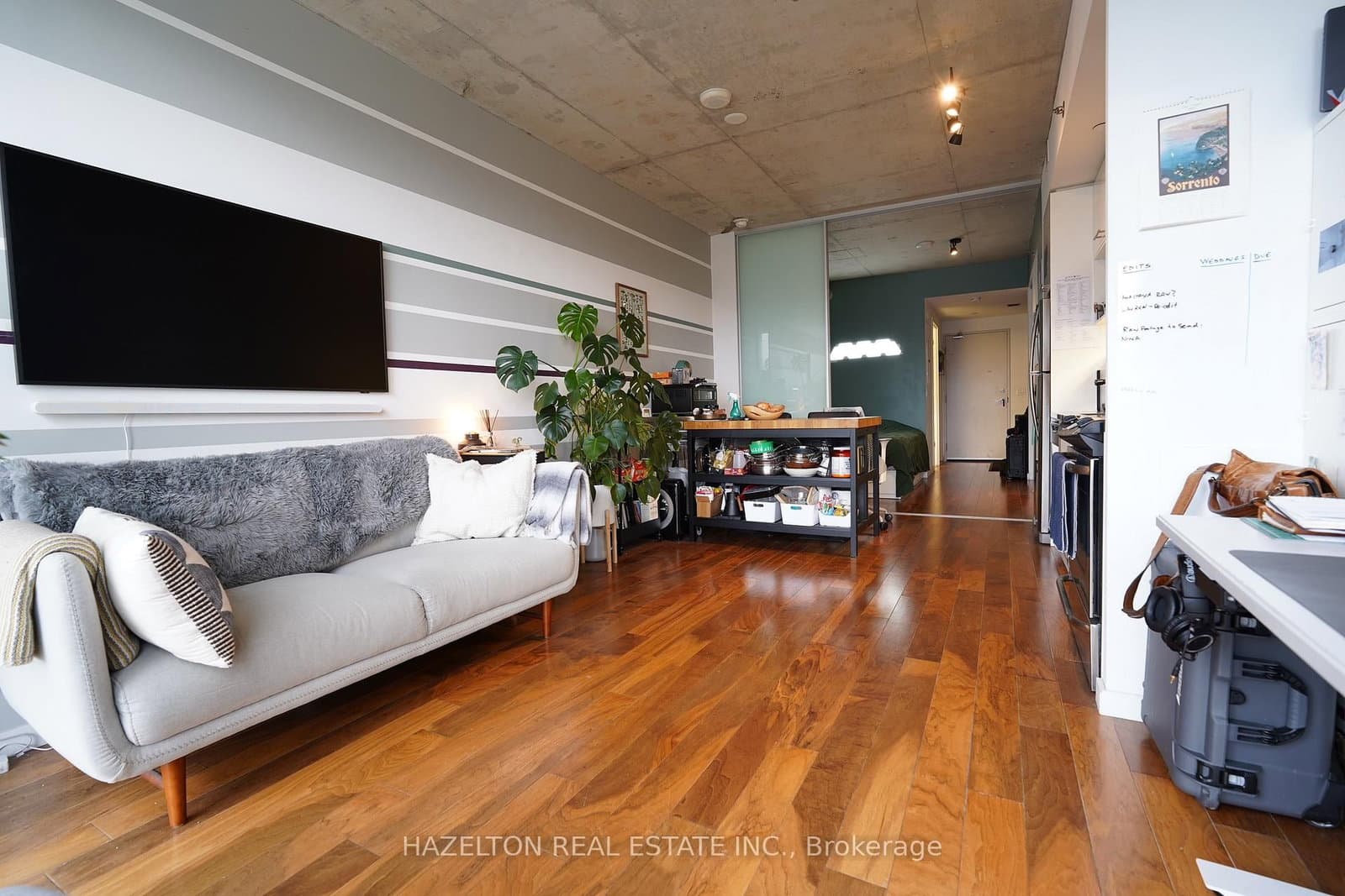 423 - 32 Trolley Crescent, Toronto, ON — photo 3