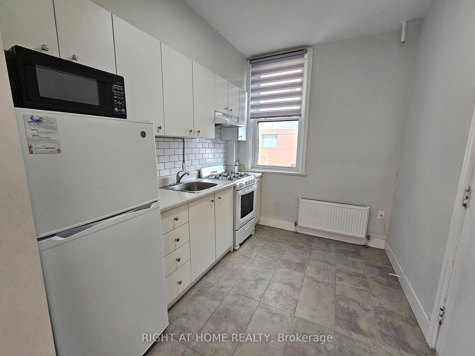 3 - 437 Spadina Avenue, Toronto, ON
