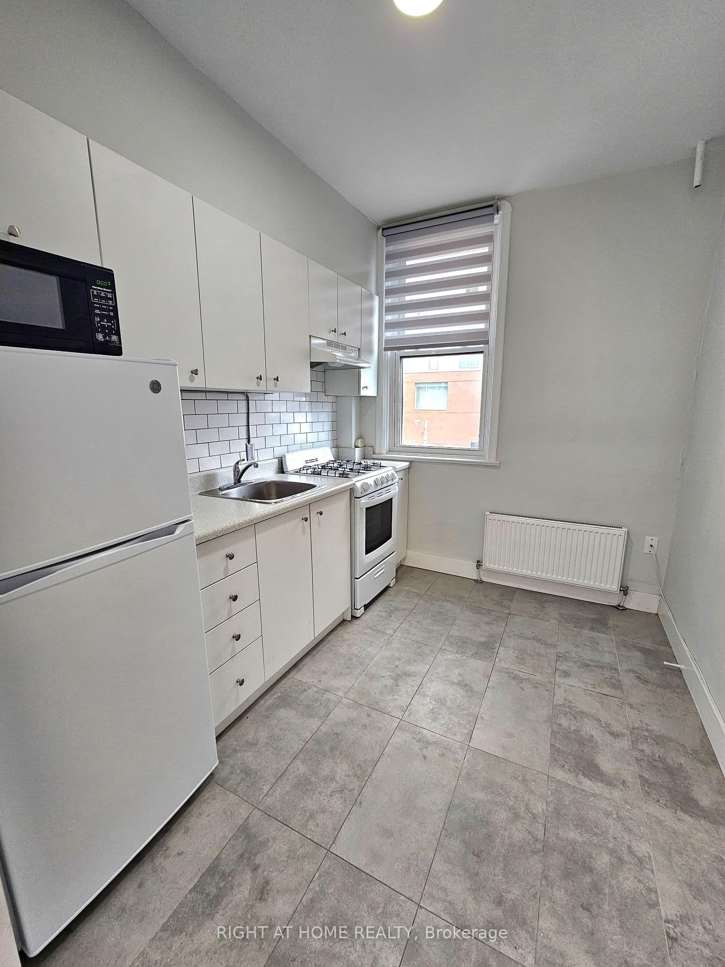 3 - 437 Spadina Avenue, Toronto, ON — photo 2