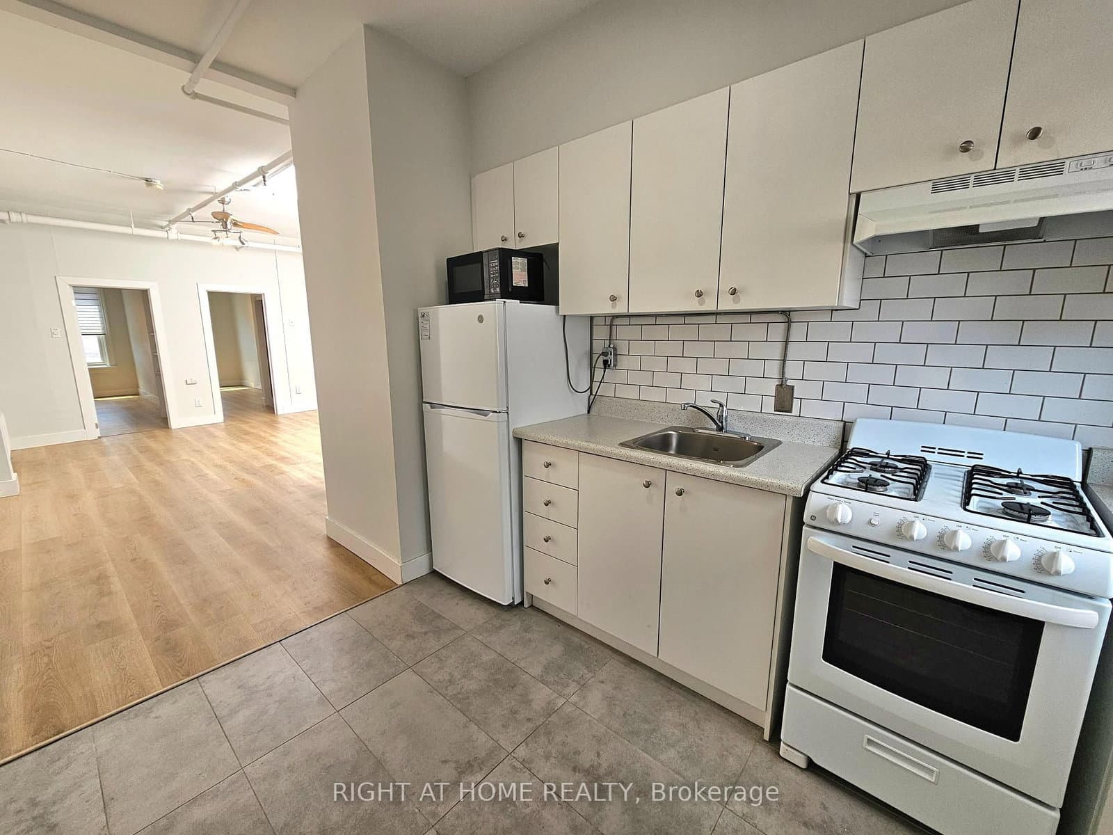 3 - 437 Spadina Avenue, Toronto, ON — photo 3